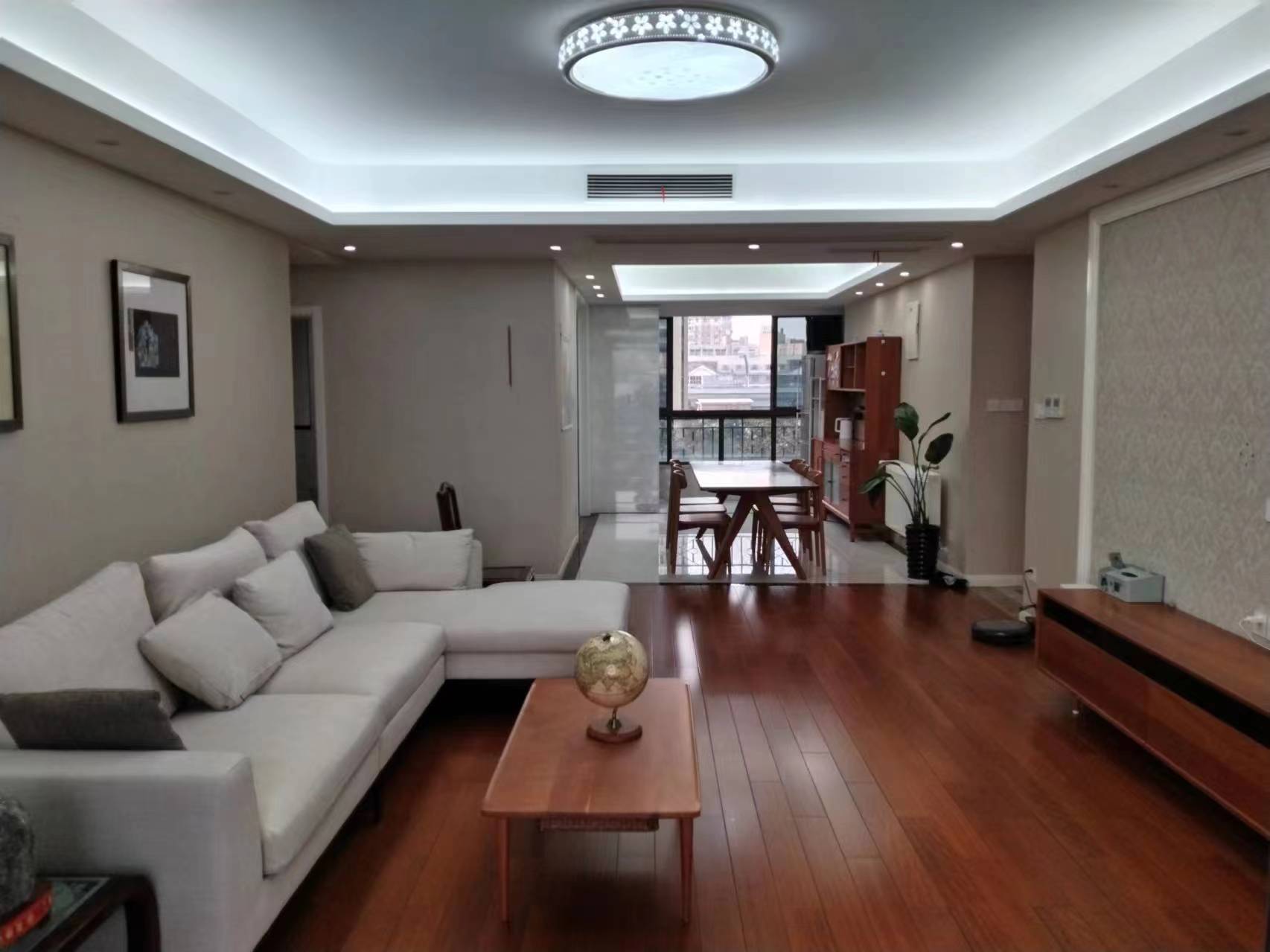 万濠华府 3室2厅2卫 165m²