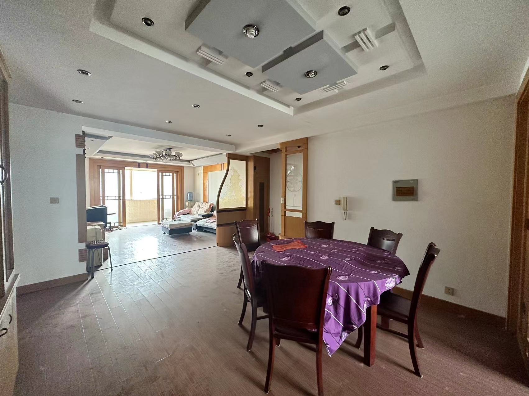 八角亭小区 4室2厅2卫 160m²