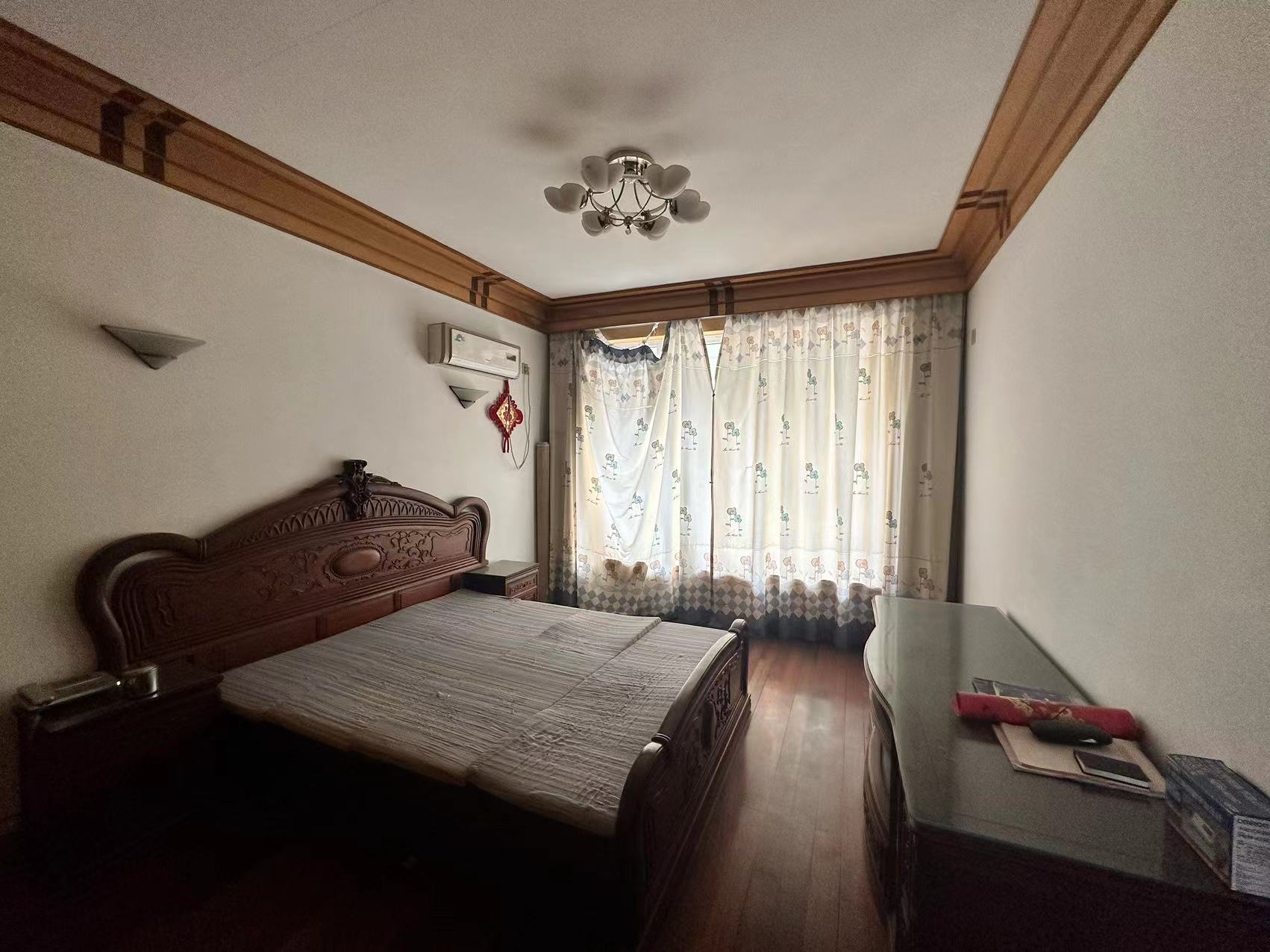 八角亭小区 4室2厅2卫 160m&sup2;
