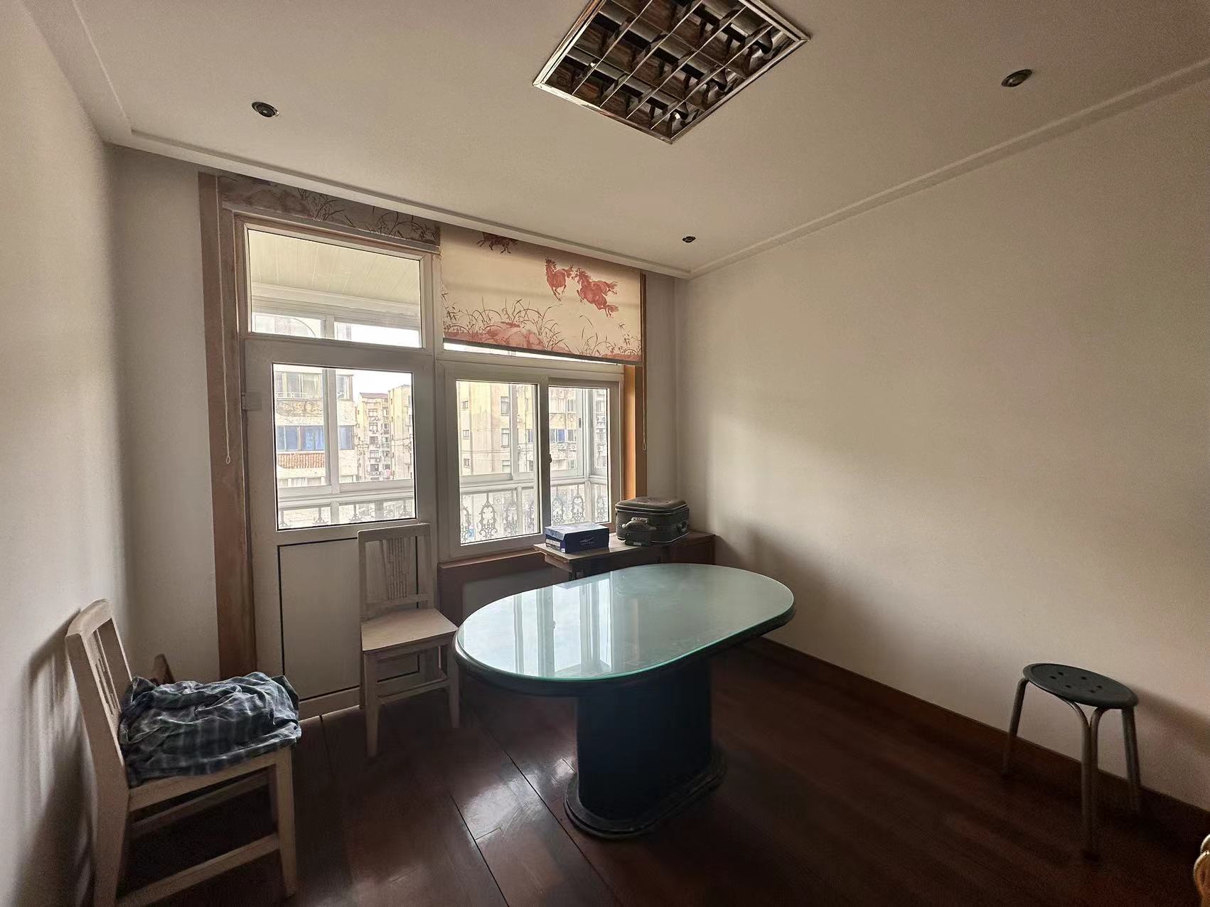 八角亭小区 4室2厅2卫 160m&sup2;