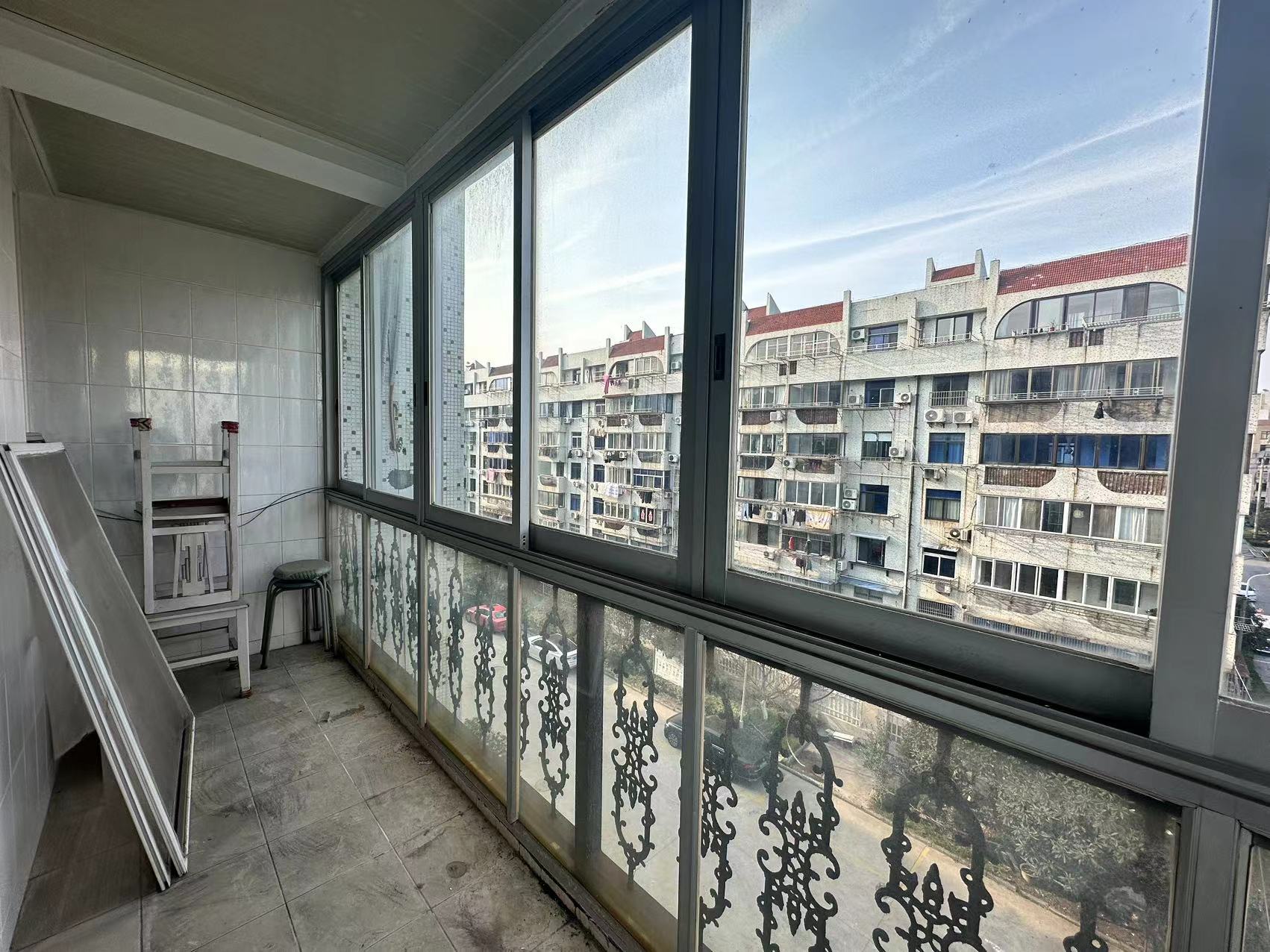 八角亭小区 4室2厅2卫 160m&sup2;