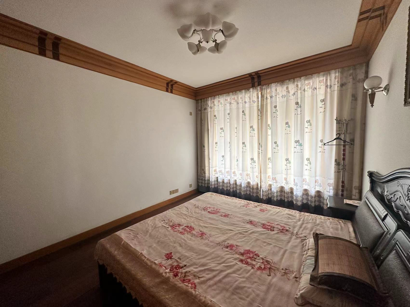 八角亭小区 4室2厅2卫 160m&sup2;