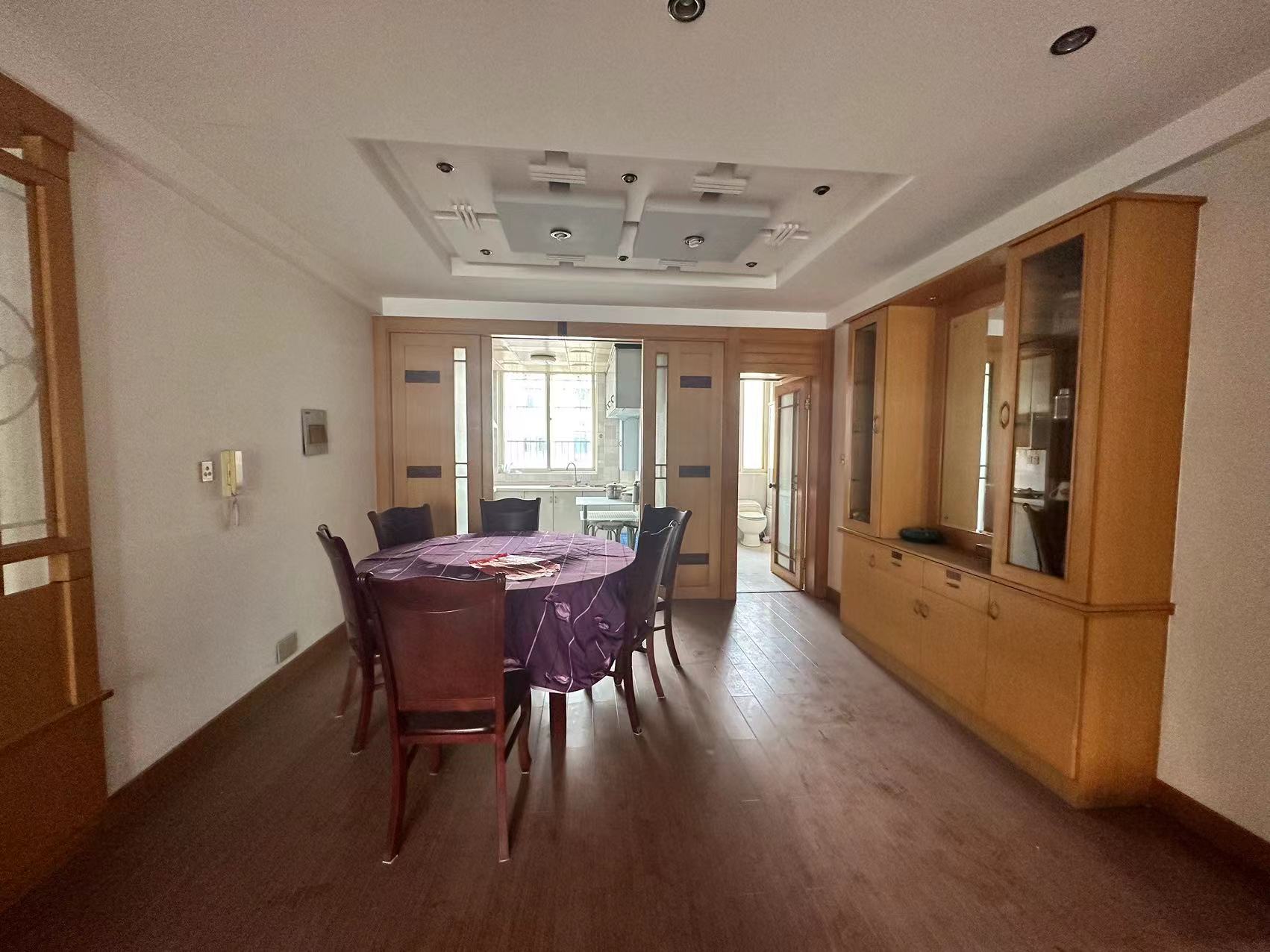 八角亭小区 4室2厅2卫 160m&sup2;
