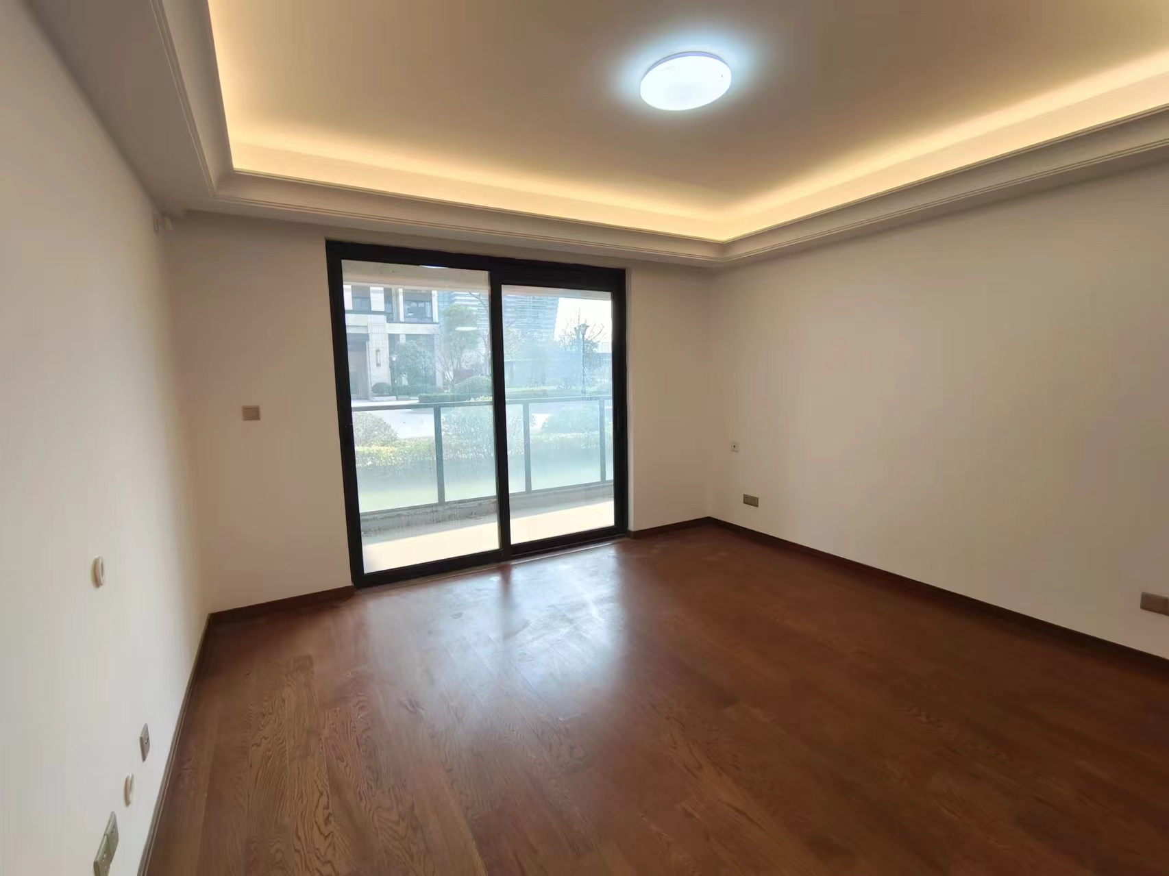 雍华府 3室2厅2卫 135.00m²