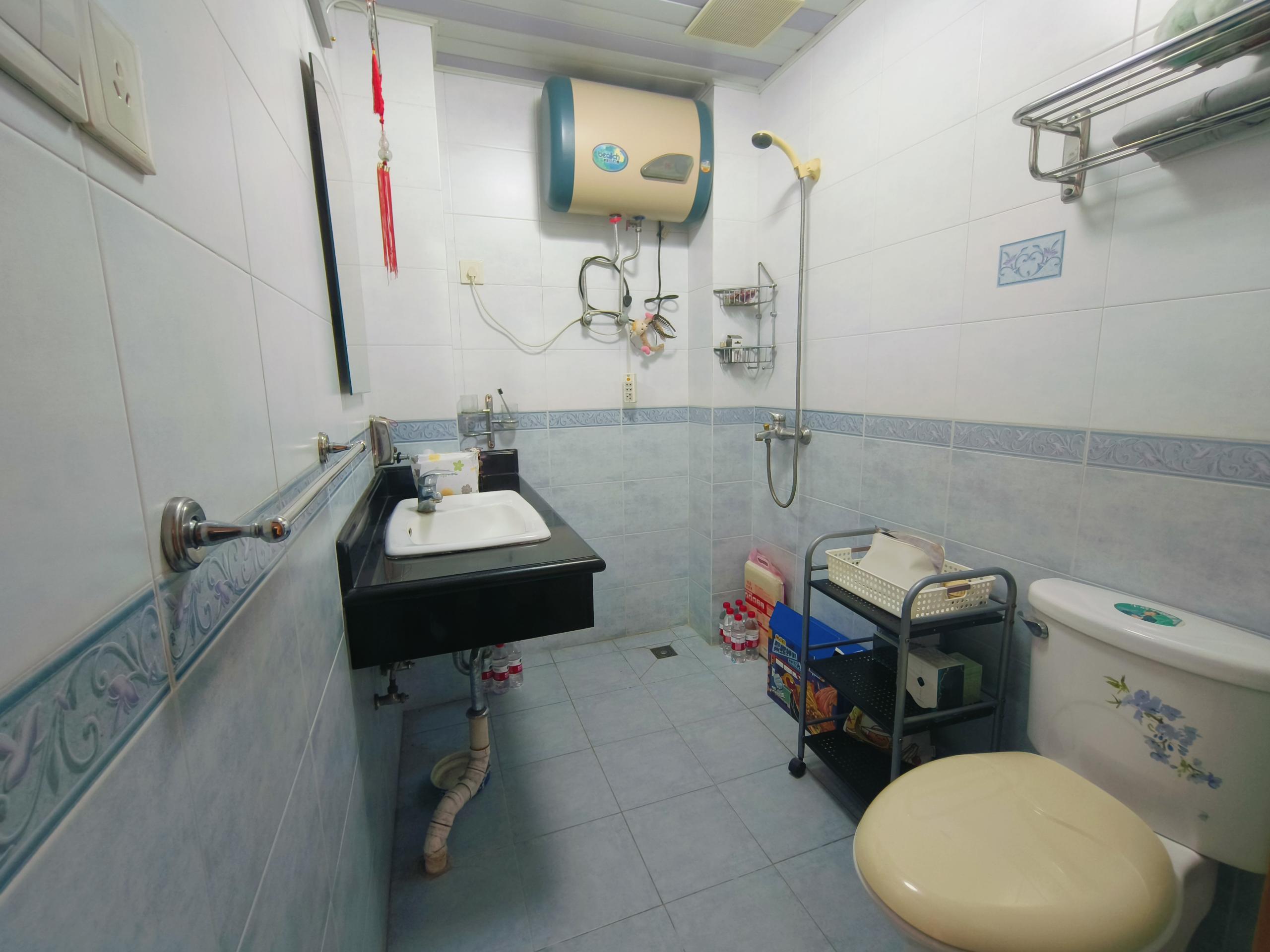 和兴花苑 4室2厅2卫 148.51m&sup2;