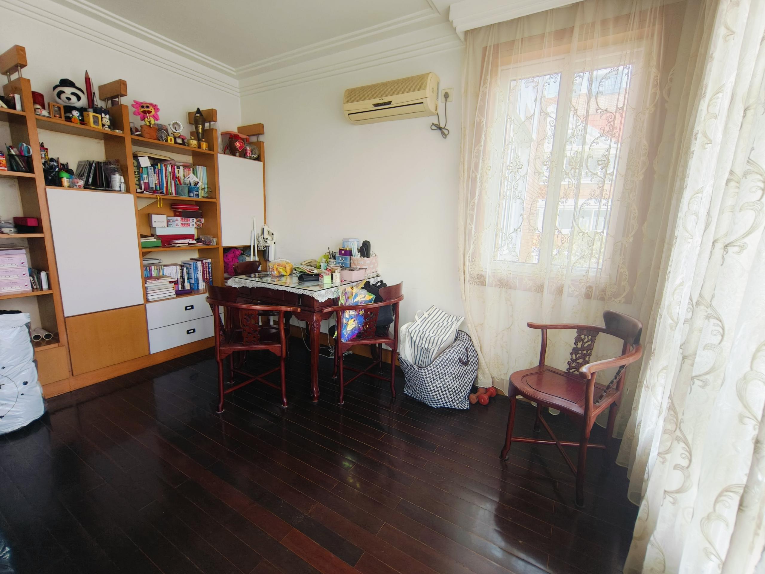 和兴花苑 4室2厅2卫 148.51m&sup2;