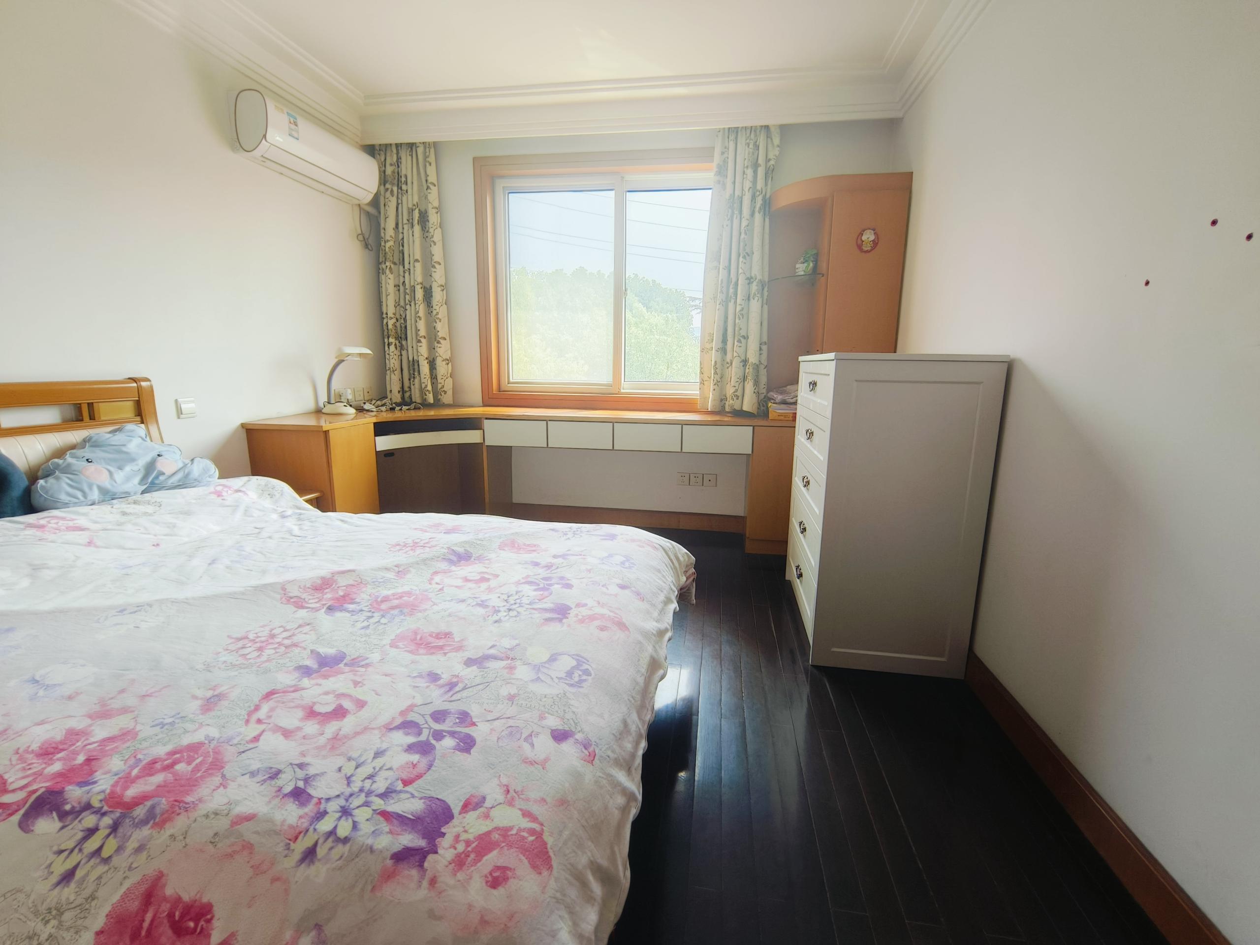 和兴花苑 4室2厅2卫 148.51m&sup2;