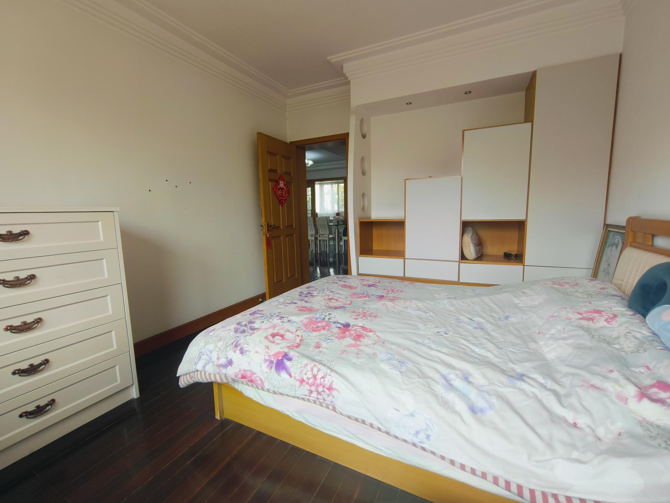 和兴花苑 4室2厅2卫 148.51m&sup2;