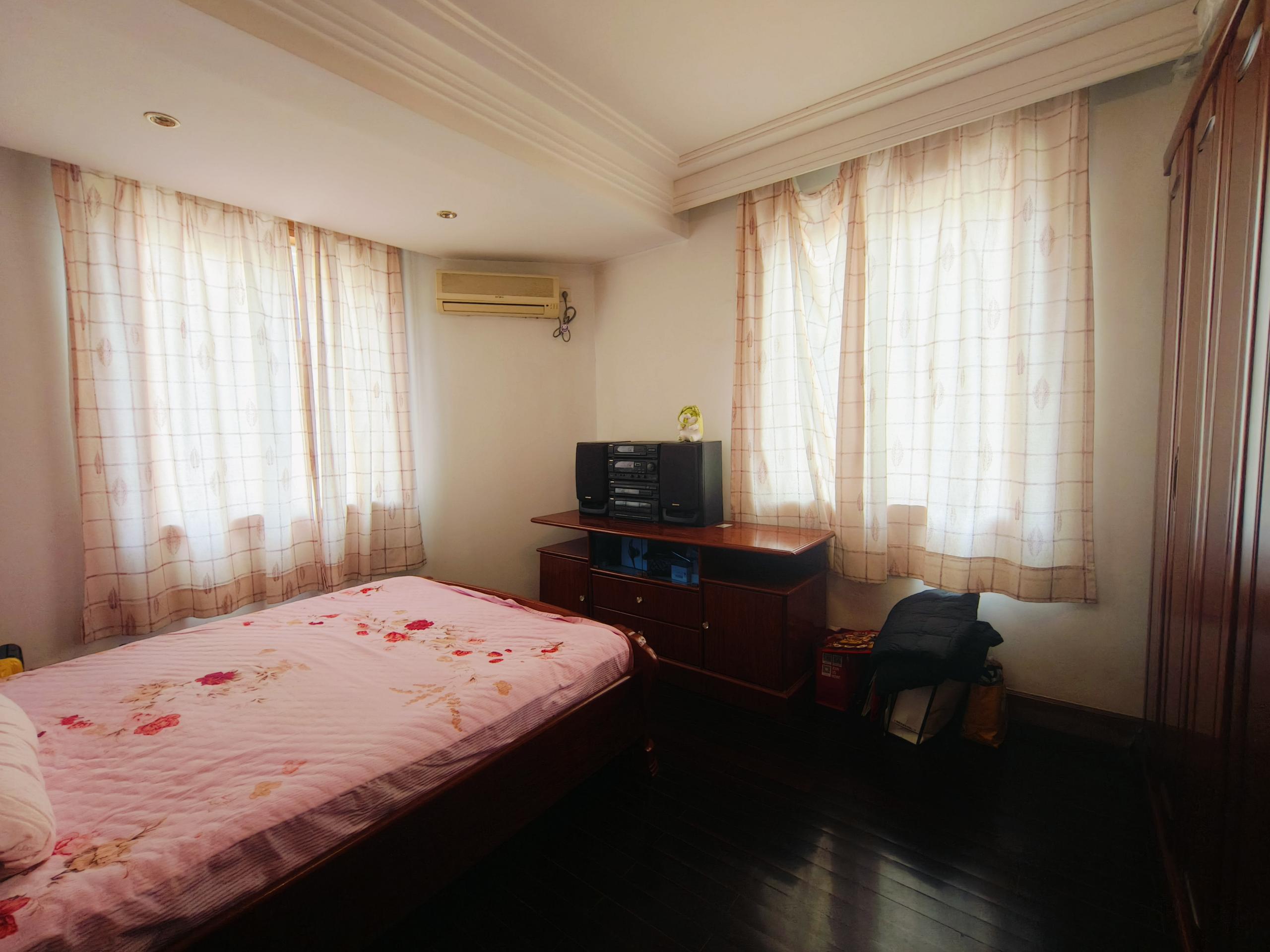 和兴花苑 4室2厅2卫 150m&sup2;