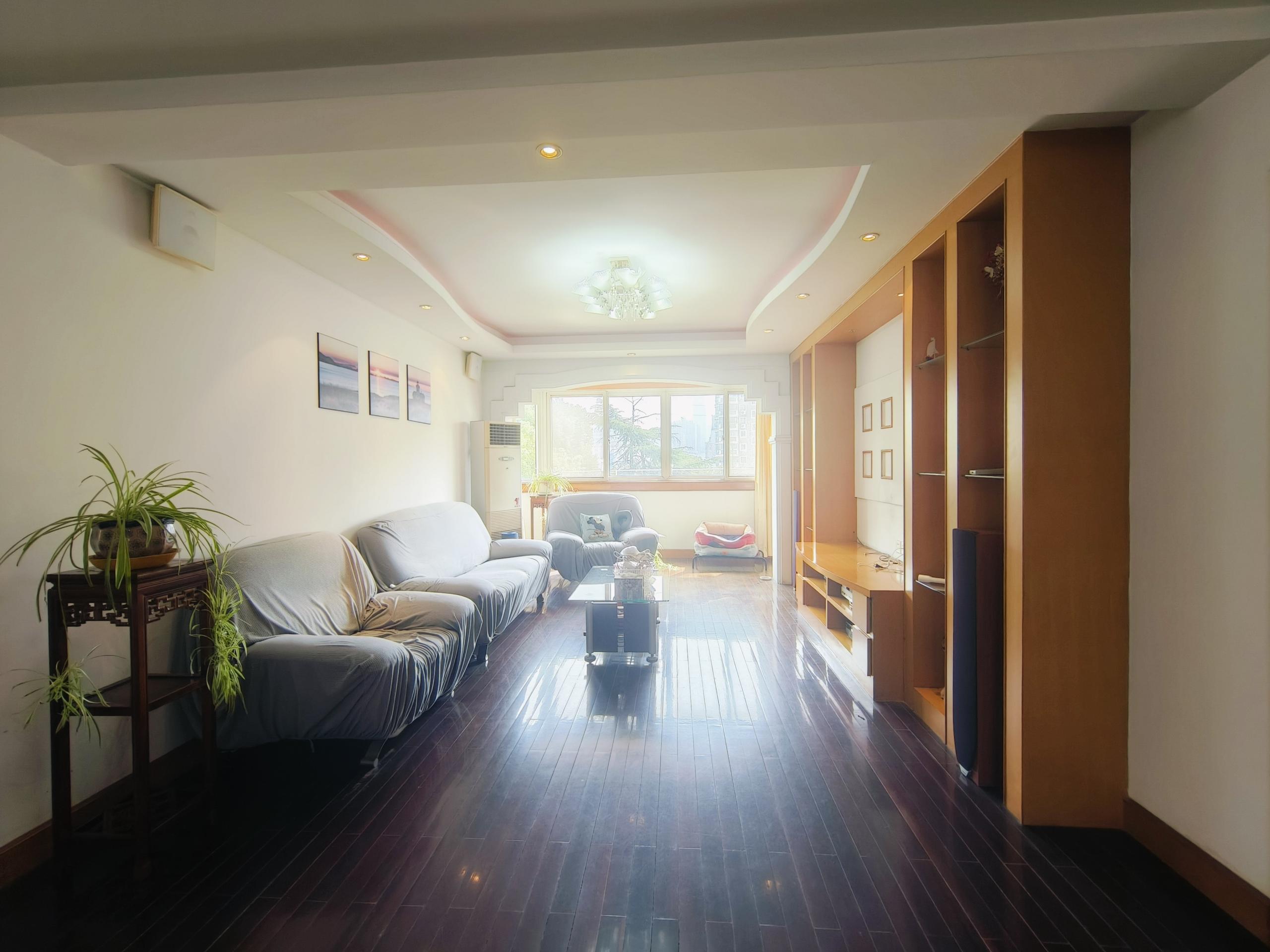 和兴花苑 4室2厅2卫 150m&sup2;