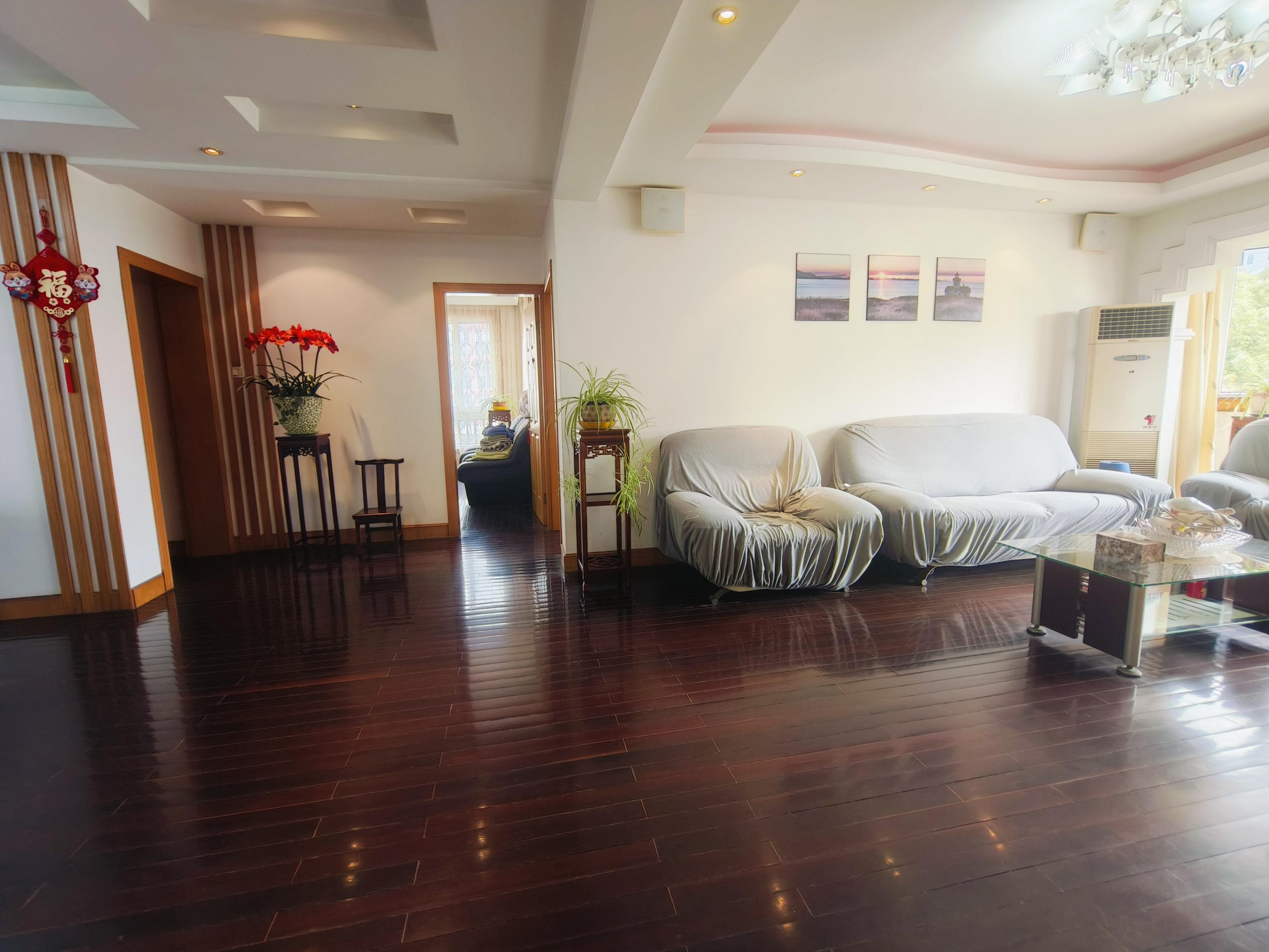 和兴花苑 4室2厅2卫 150m&sup2;