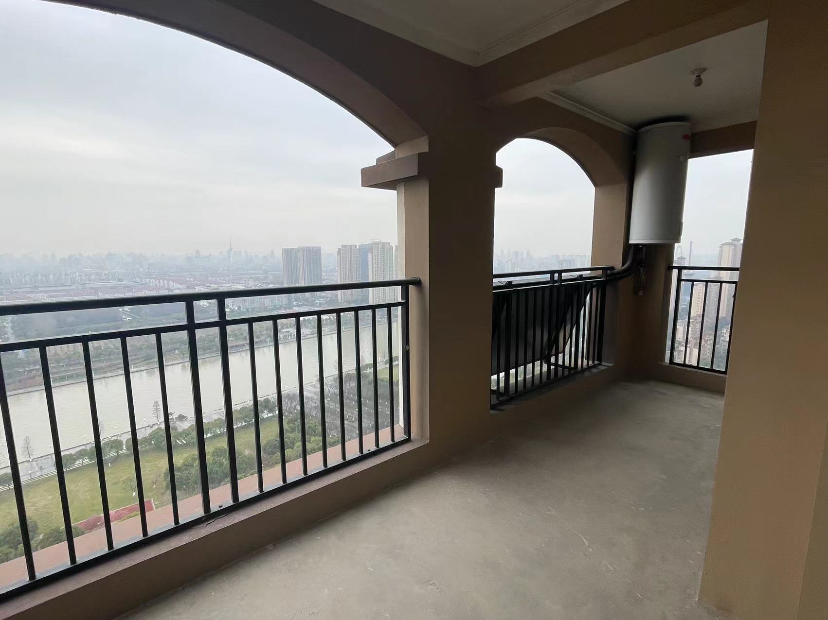 华强城 3室2厅1卫 106m&sup2;