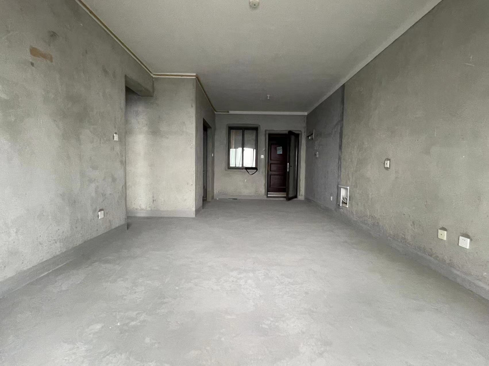 华强城 3室2厅1卫 106m²