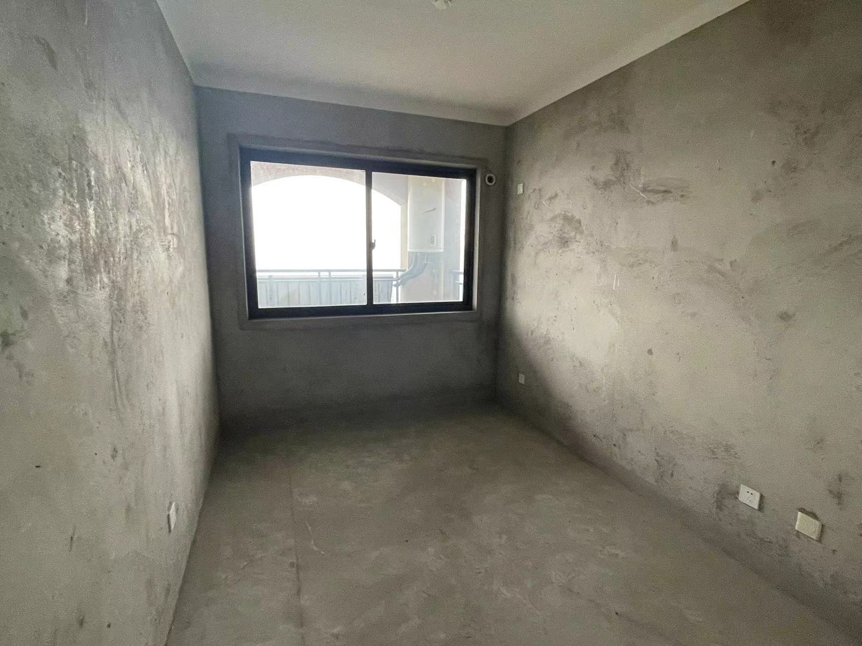 华强城 3室2厅1卫 106m&sup2;