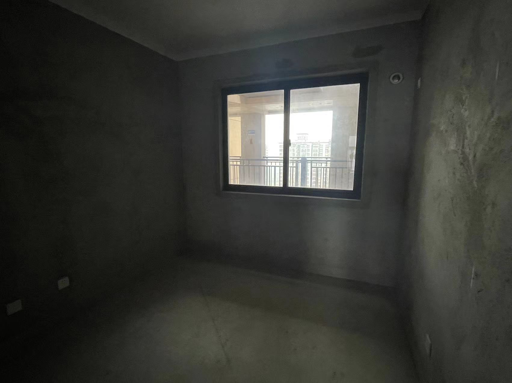 华强城 3室2厅1卫 106m&sup2;