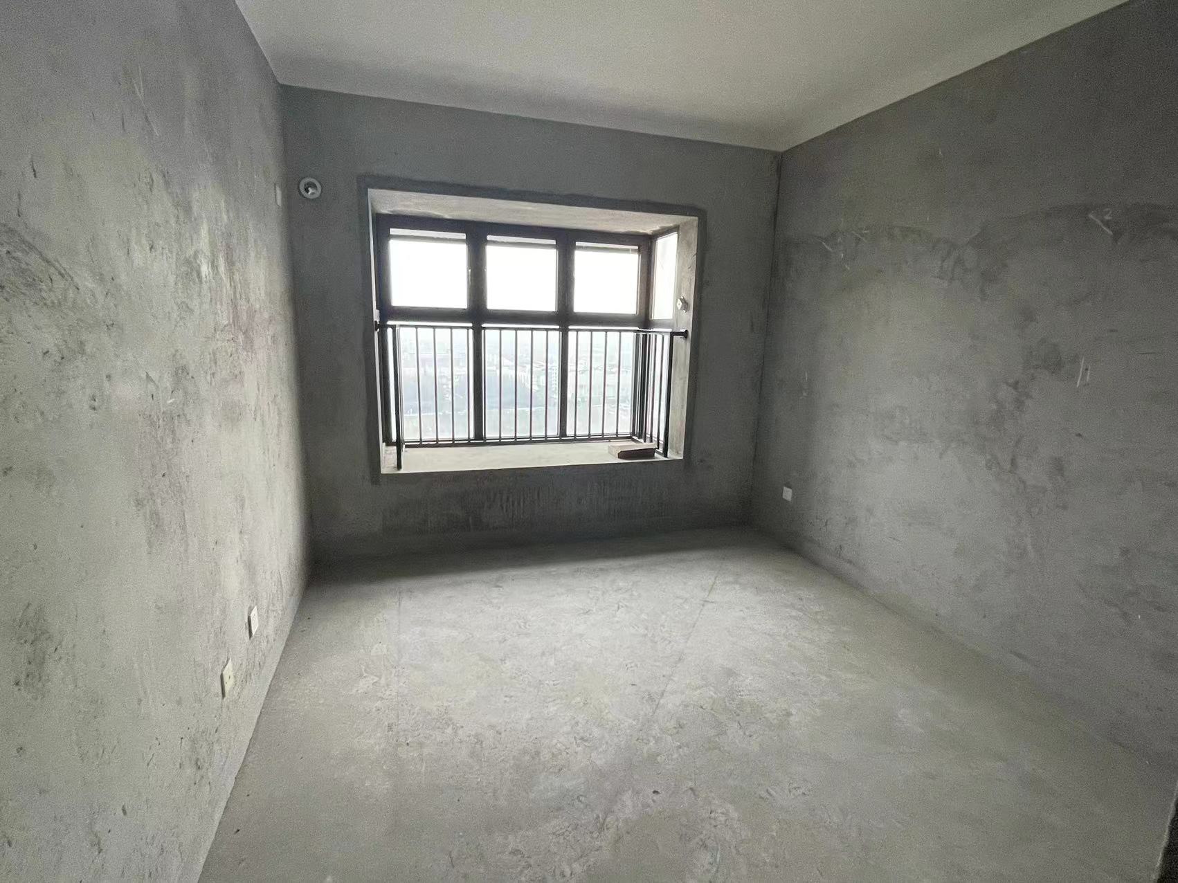 华强城 3室2厅1卫 106m&sup2;