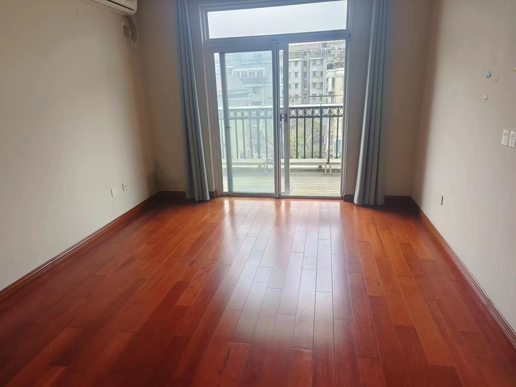 天润锦园 5室2厅2卫 240m&sup2;