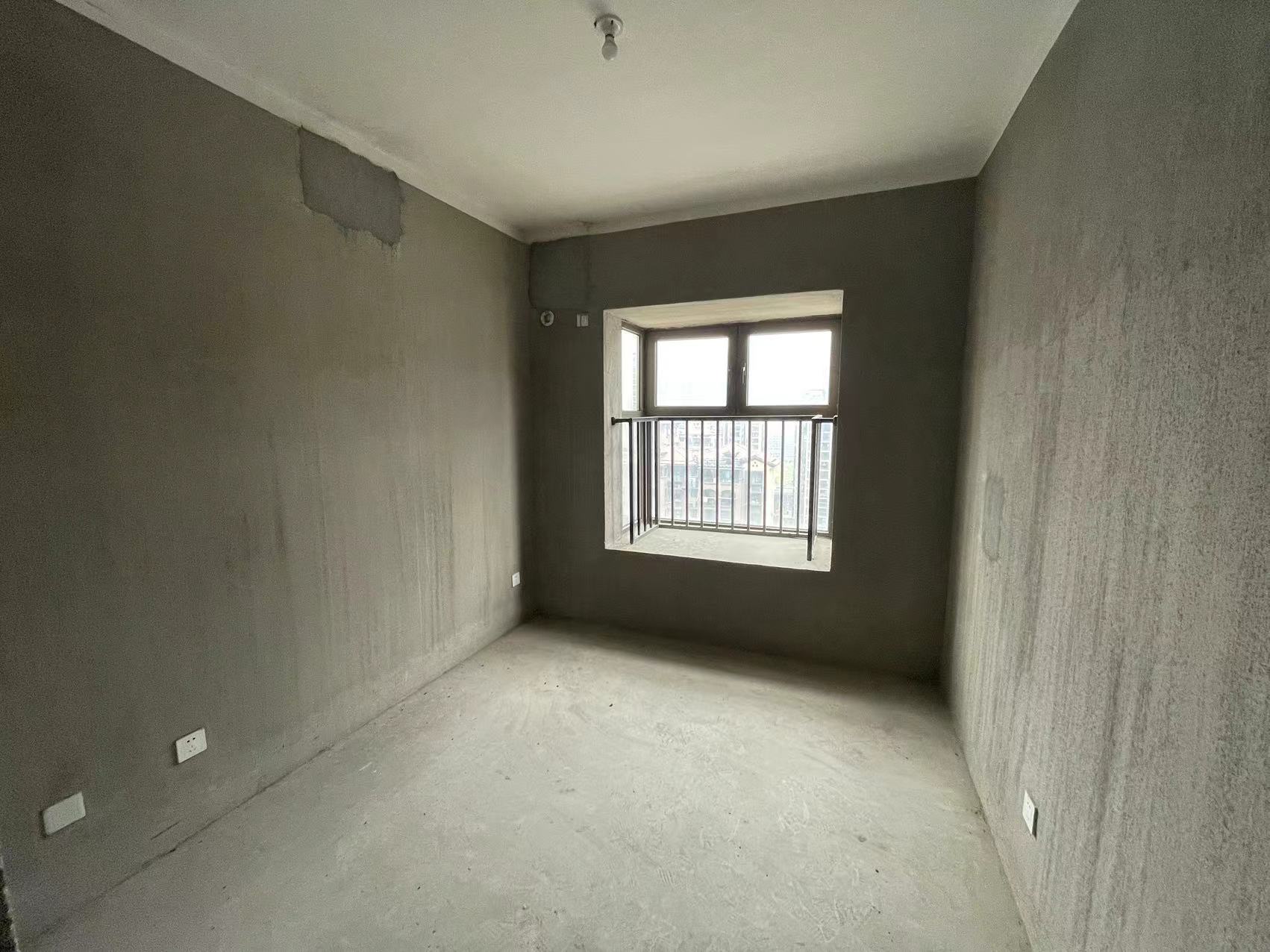 华强城 4室2厅2卫 158m&sup2;