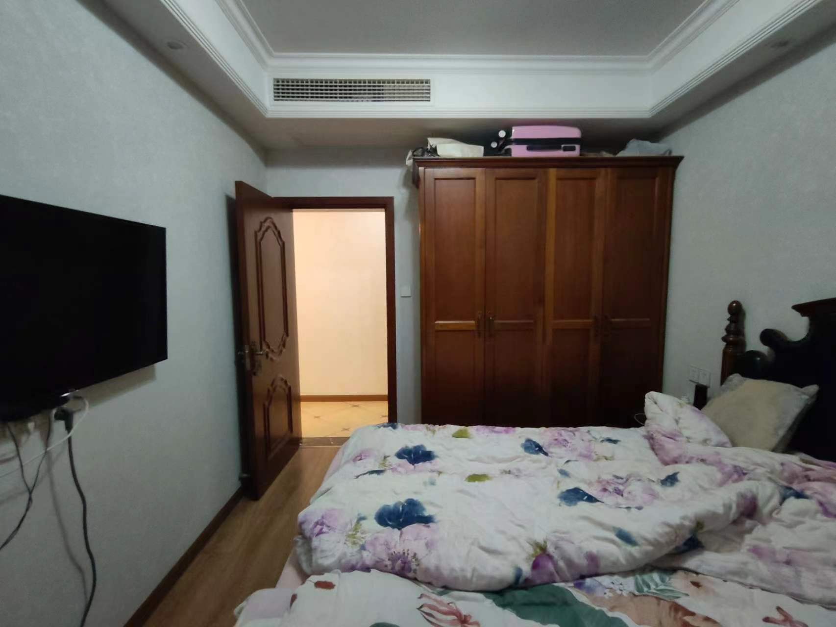 中南世纪花城三期 3室2厅1卫 106m²