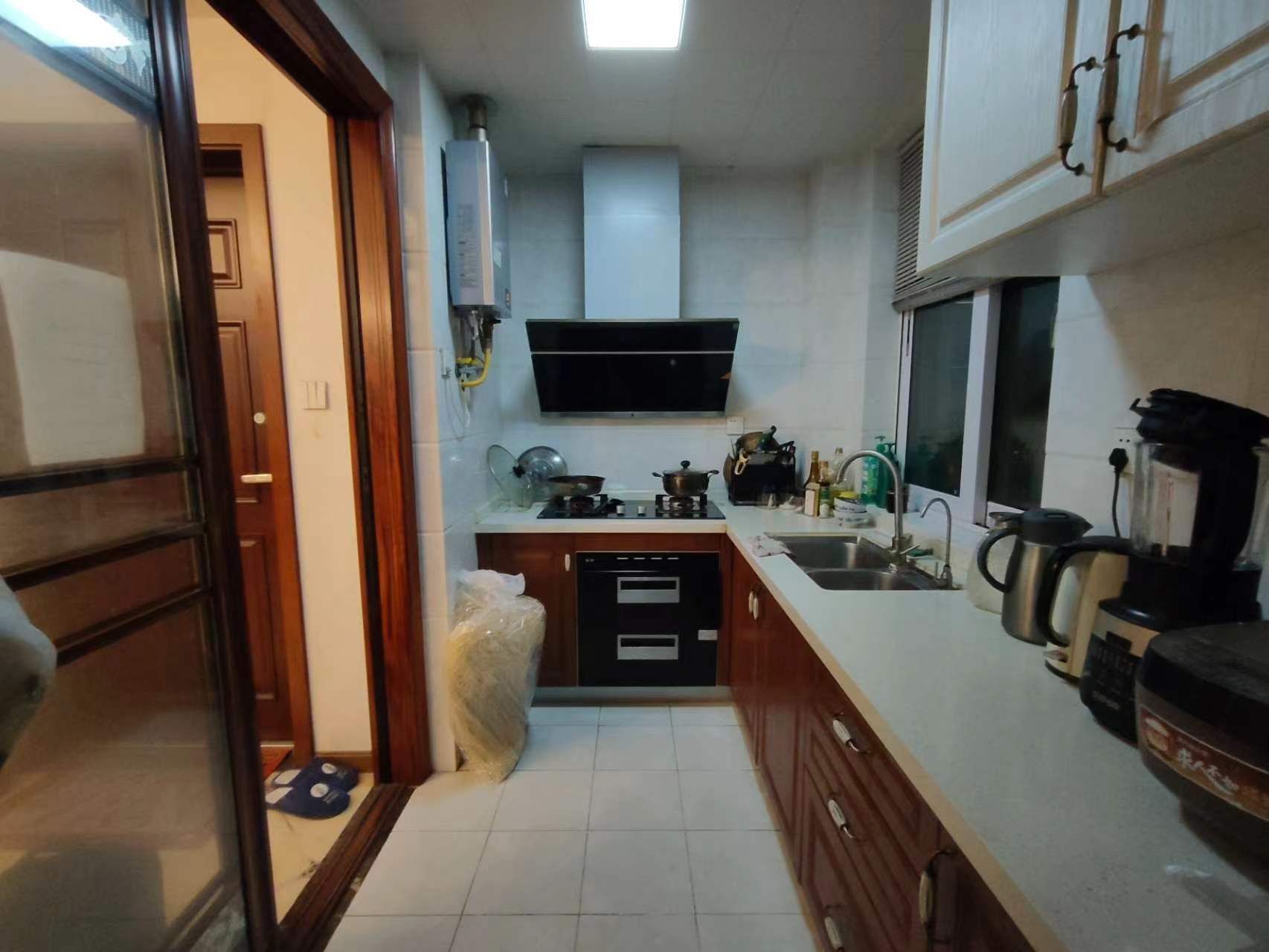 中南世纪花城三期 3室2厅1卫 106m²