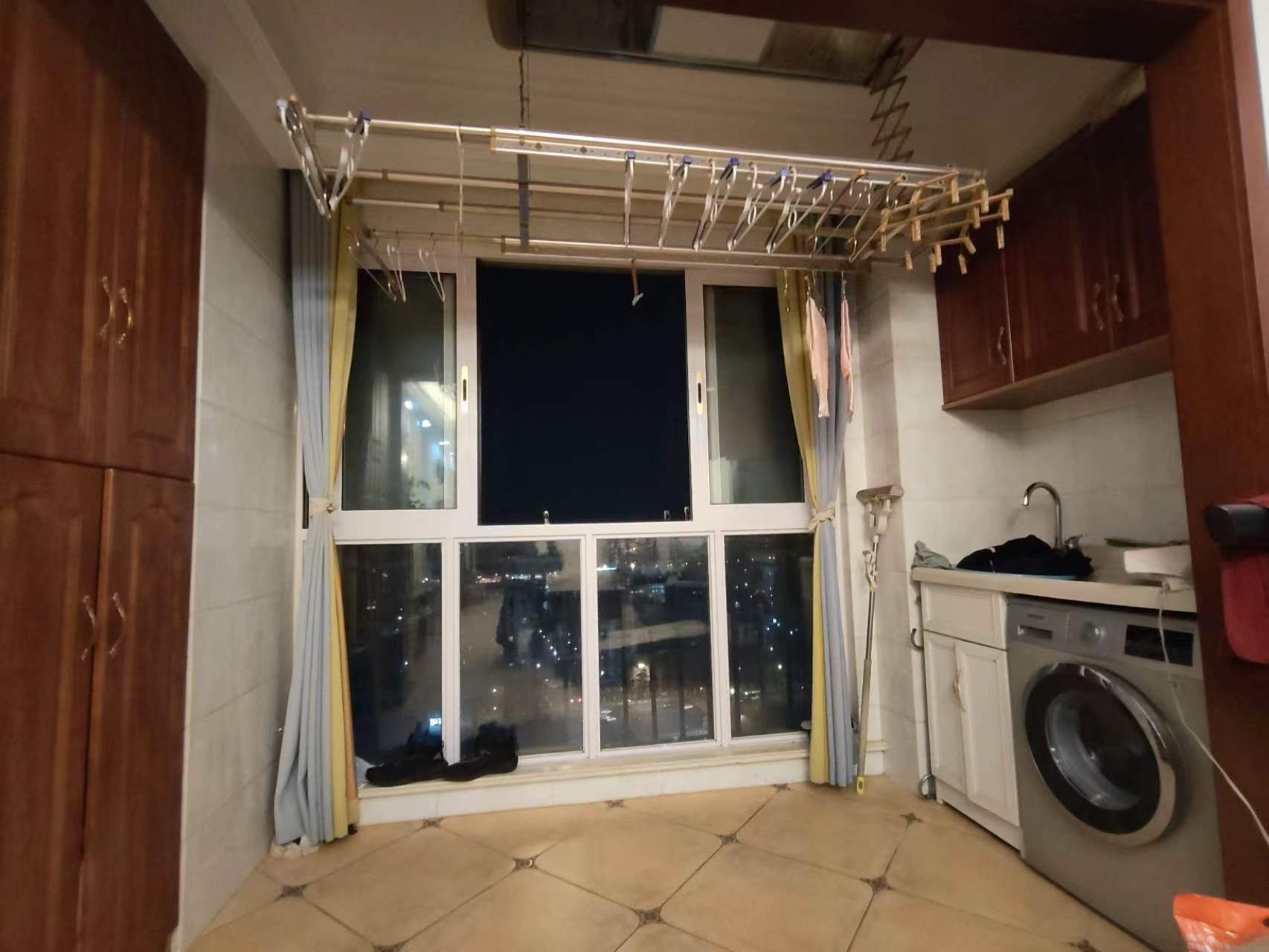 中南世纪花城三期 3室2厅1卫 106m²