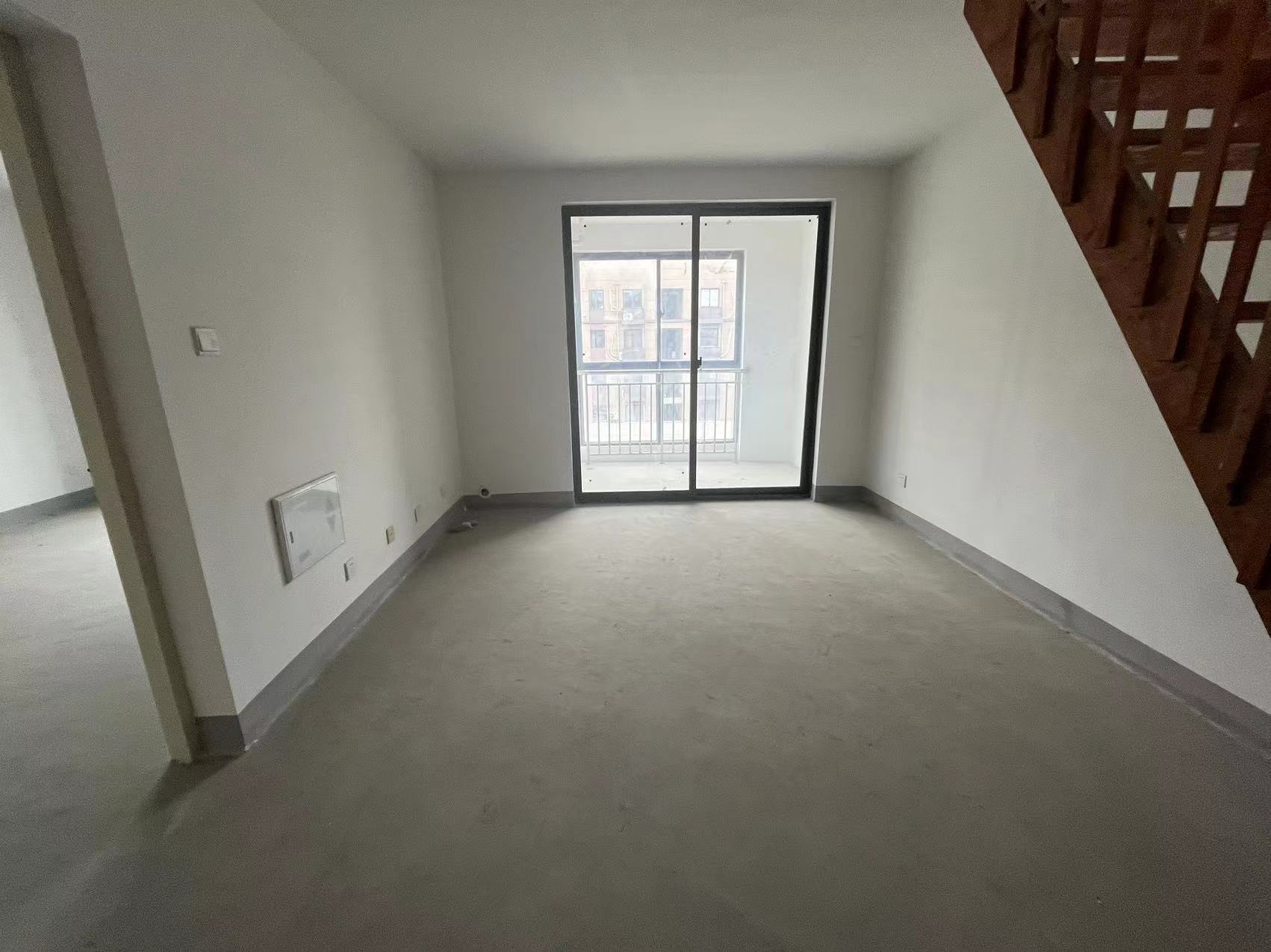 虹东花苑 4室2厅2卫 172.00m²