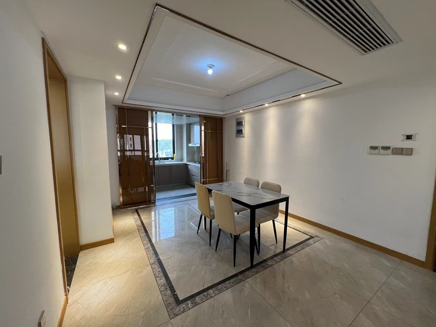 中南世纪花城三期 3室2厅2卫 137.37m&sup2;