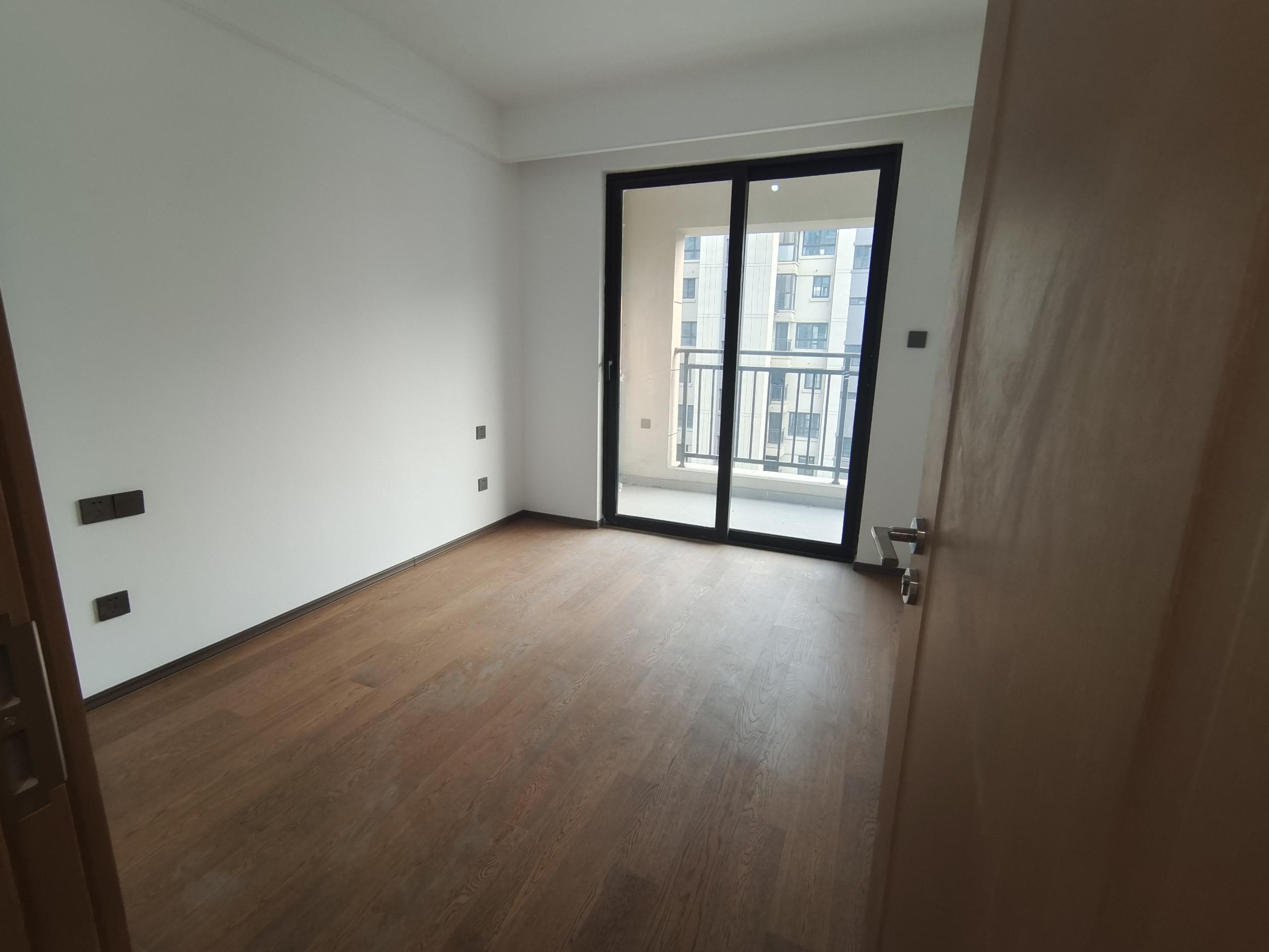 春风南岸东园 5室2厅2卫 142m&sup2;