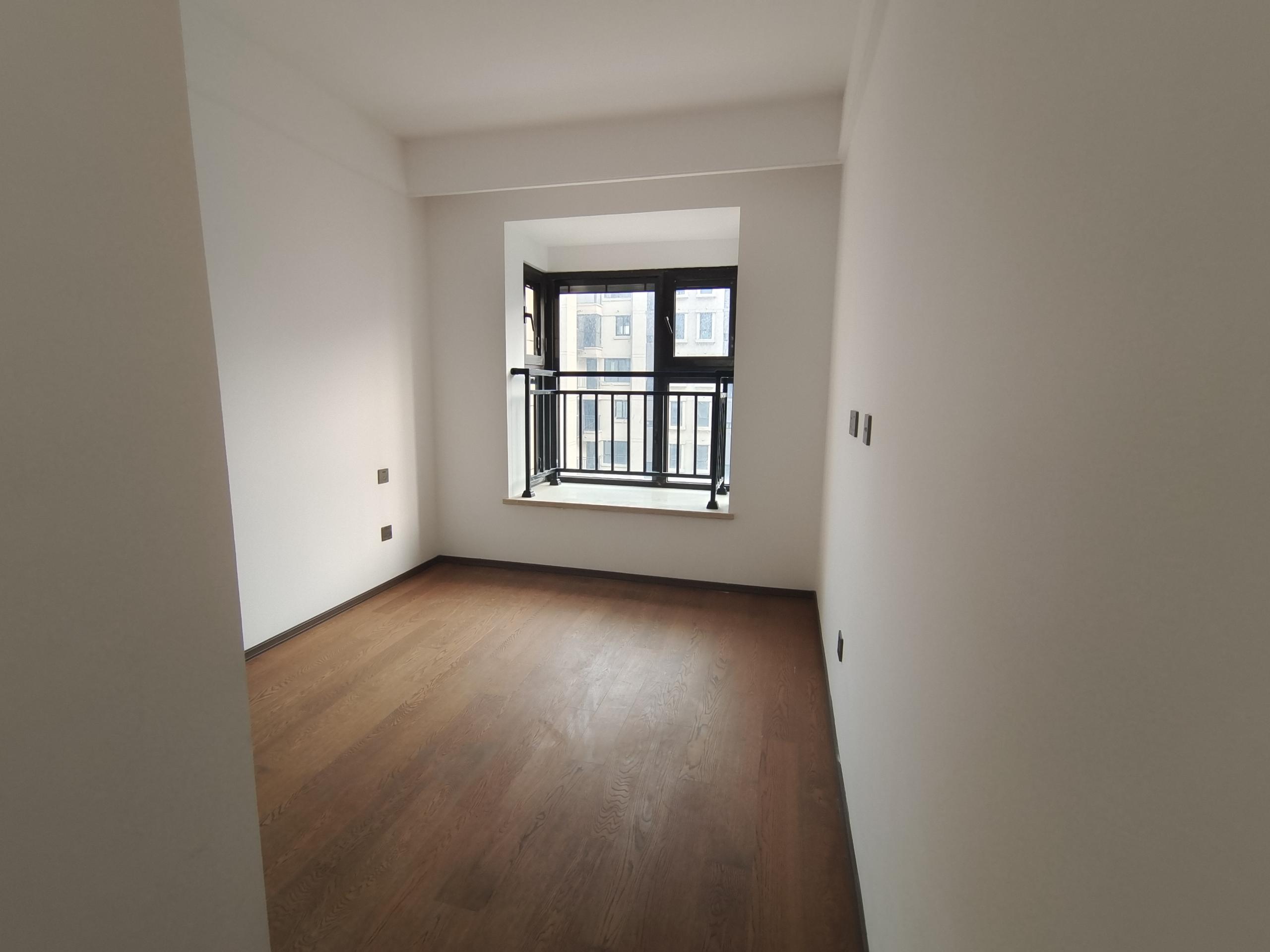 春风南岸东园 5室2厅2卫 142m&sup2;