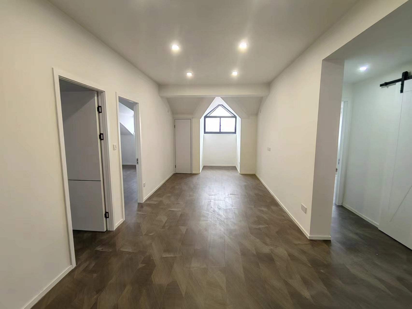 新海通花园 3室1厅1卫 104.00m²