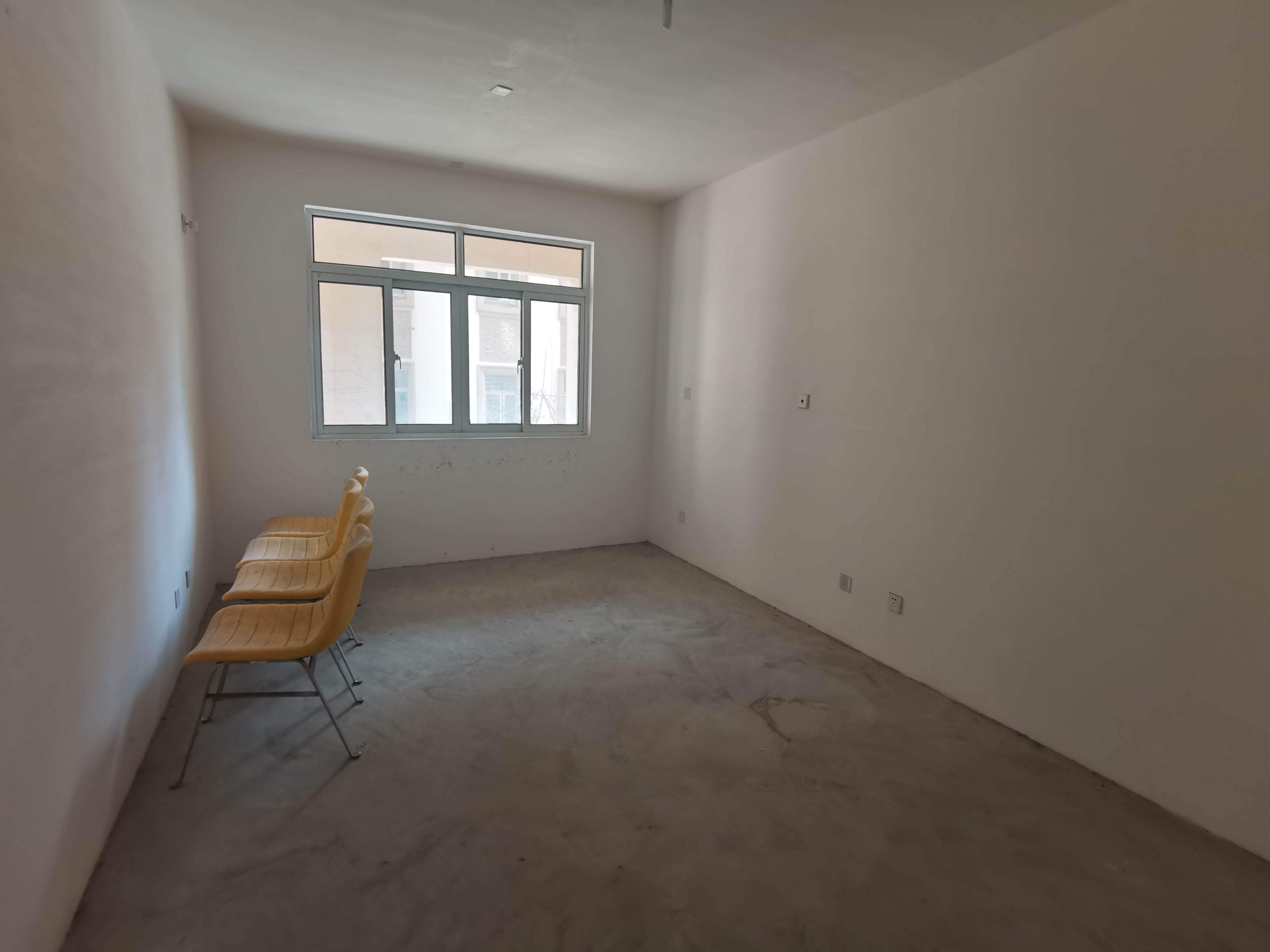 军山花园 3室2厅2卫 126m&sup2;