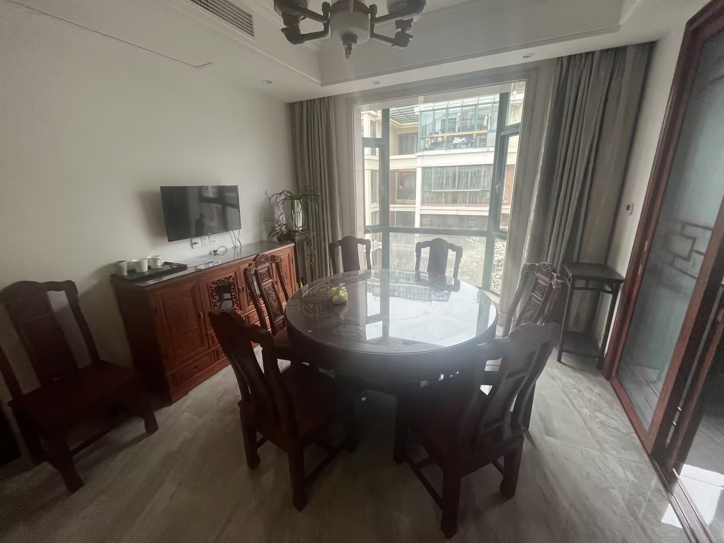 凤凰莱茵苑 4室2厅2卫 216m²