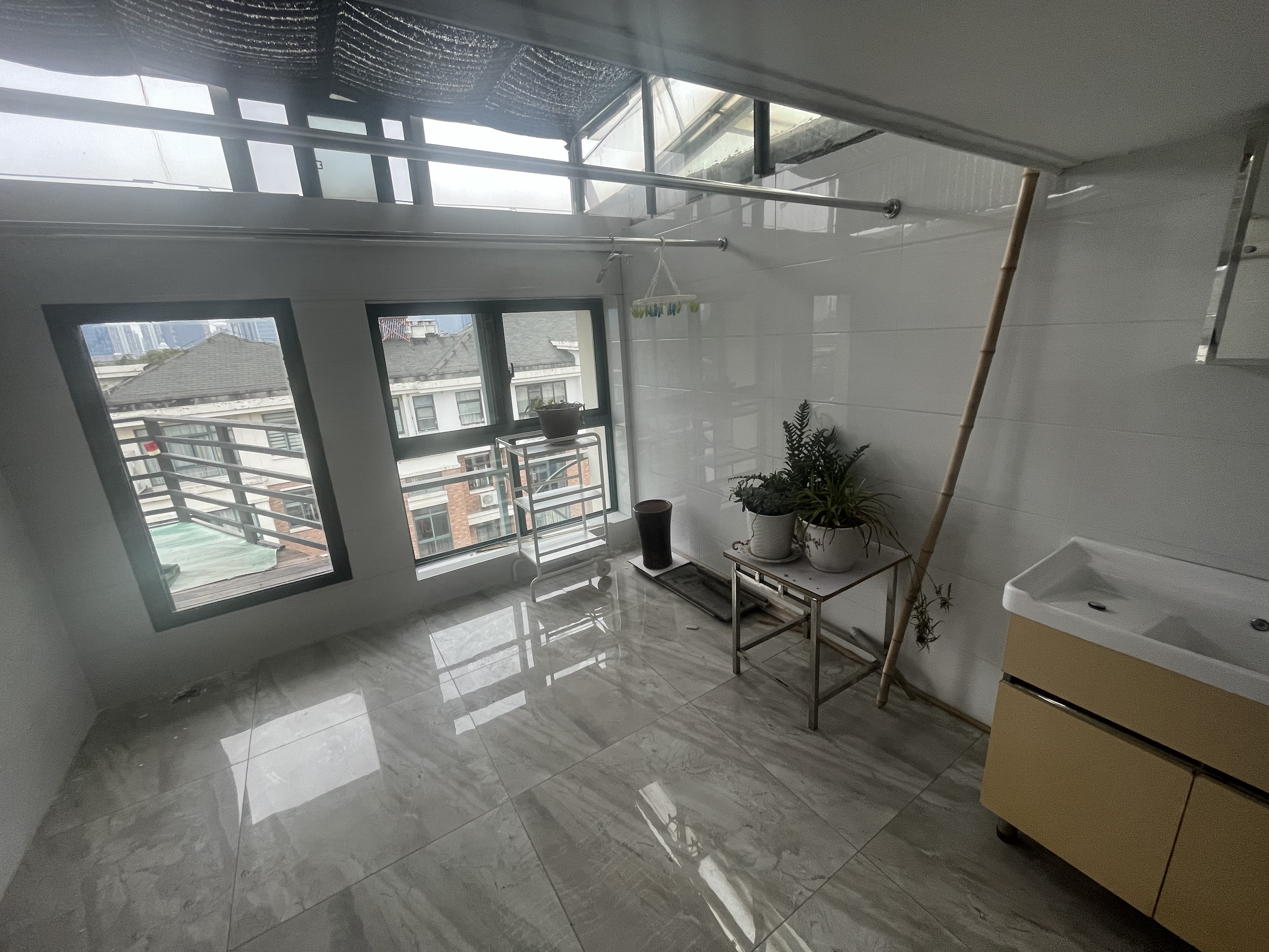凤凰莱茵苑 4室2厅2卫 216m&sup2;