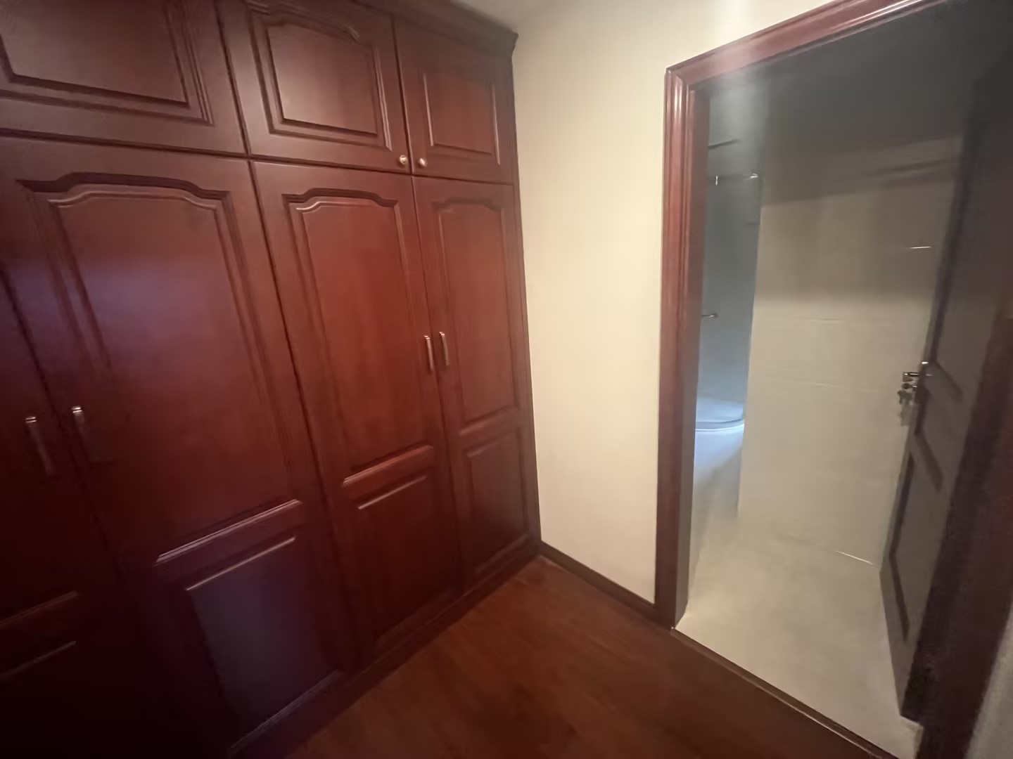 凤凰莱茵苑 4室2厅2卫 216m&sup2;