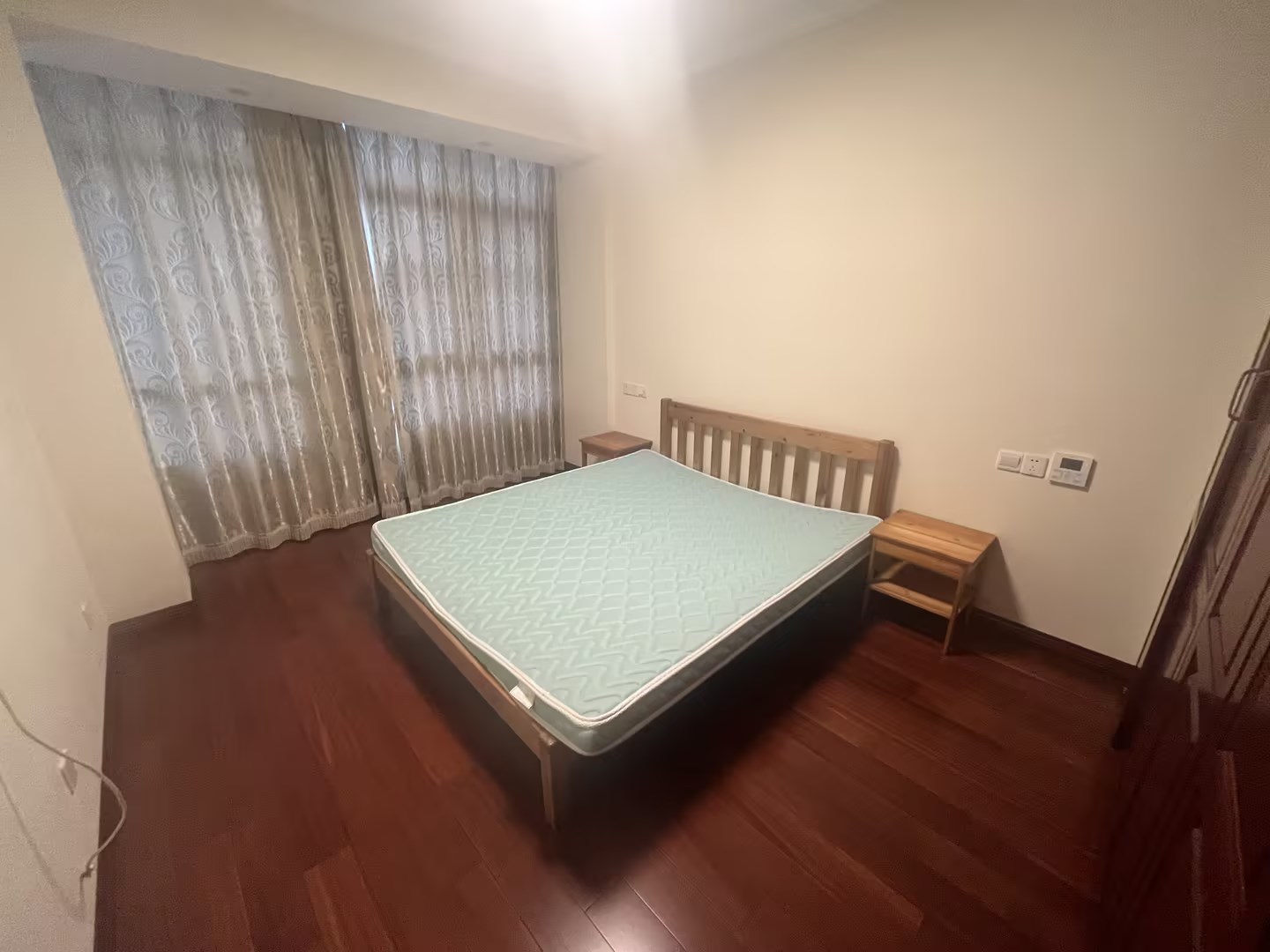 凤凰莱茵苑 4室2厅2卫 216m&sup2;