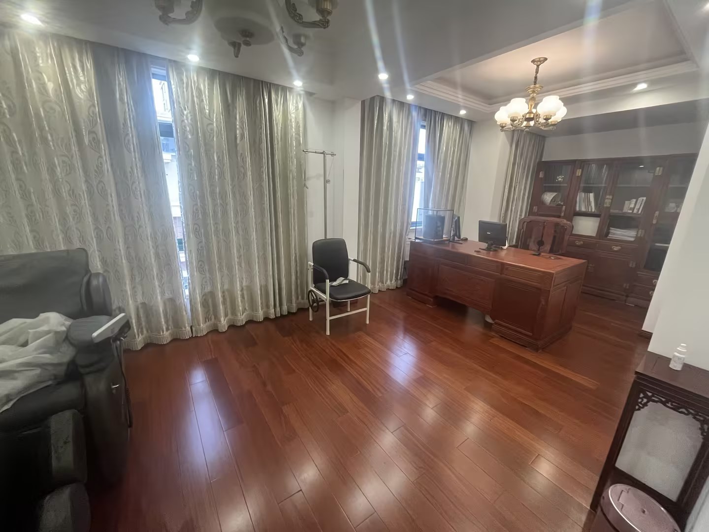 凤凰莱茵苑 4室2厅2卫 216m&sup2;