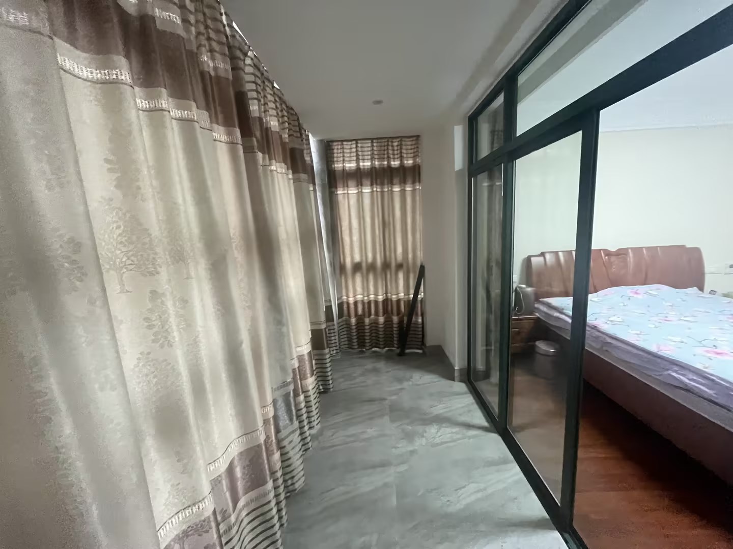 凤凰莱茵苑 4室2厅2卫 216m&sup2;