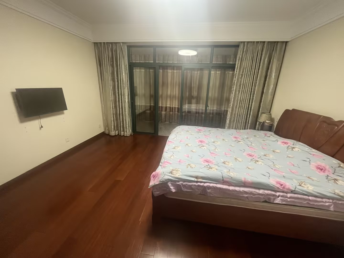凤凰莱茵苑 4室2厅2卫 216m&sup2;