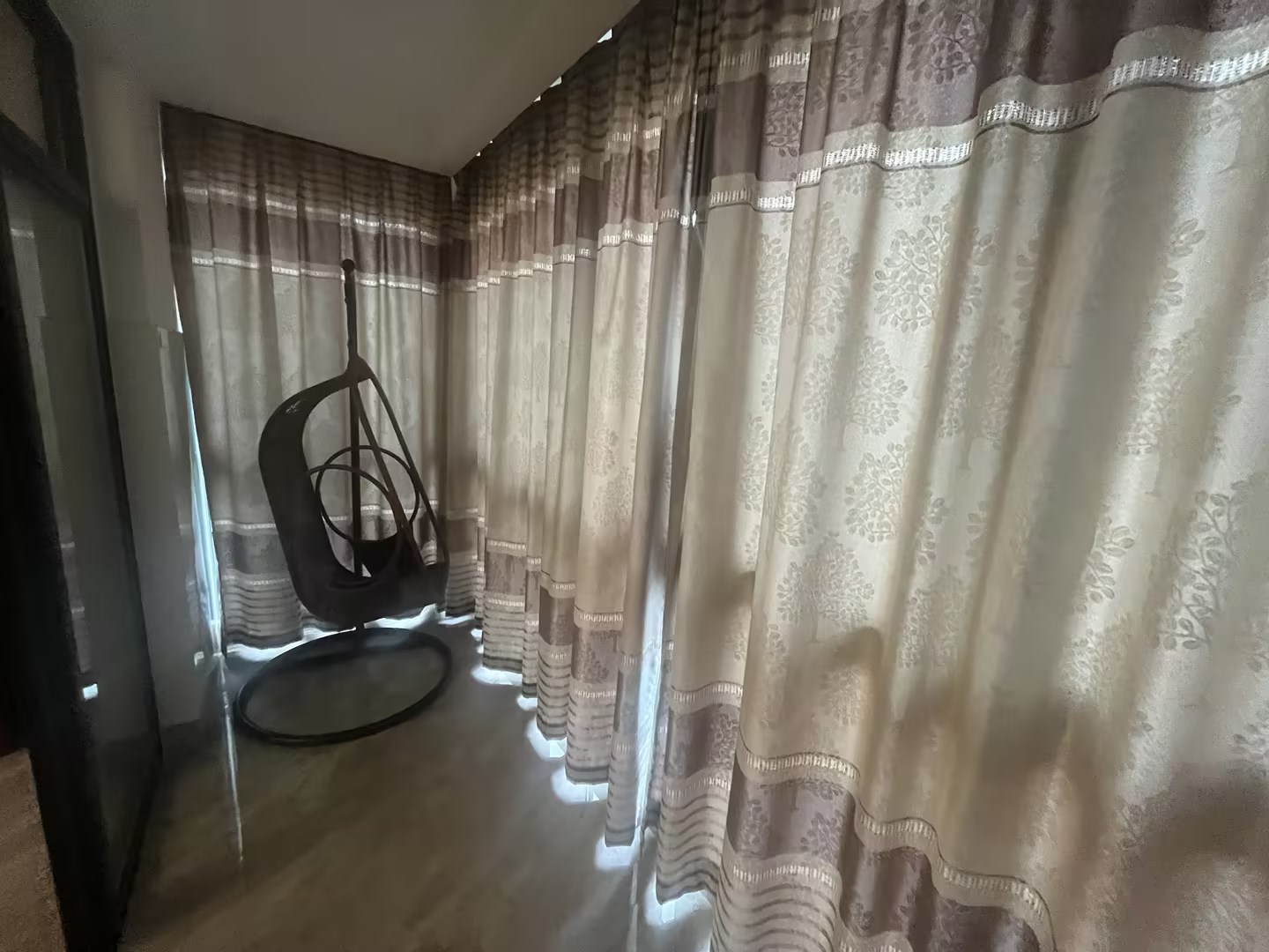 凤凰莱茵苑 4室2厅2卫 216m&sup2;
