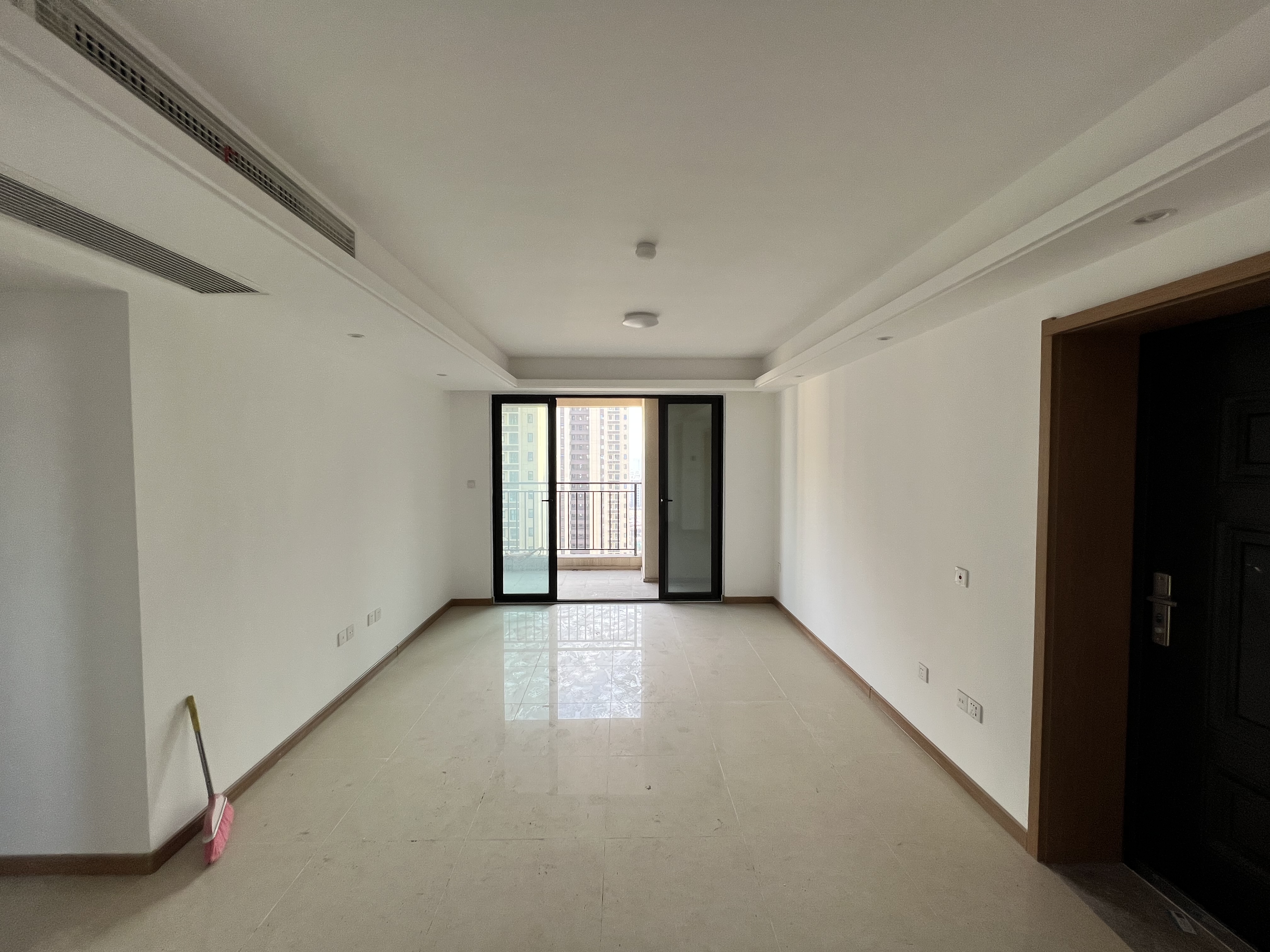 绿地新里城 3室2厅2卫 116m&sup2;