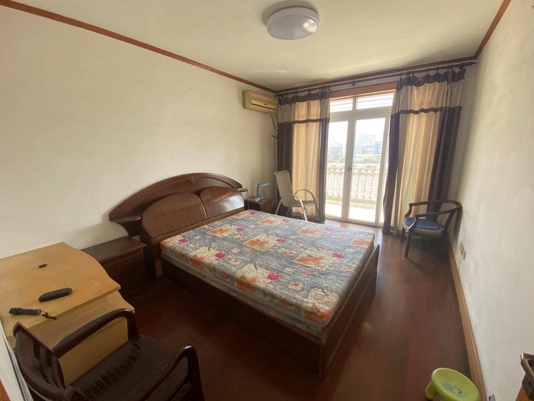 北濠山庄 5室3厅3卫 116m&sup2;