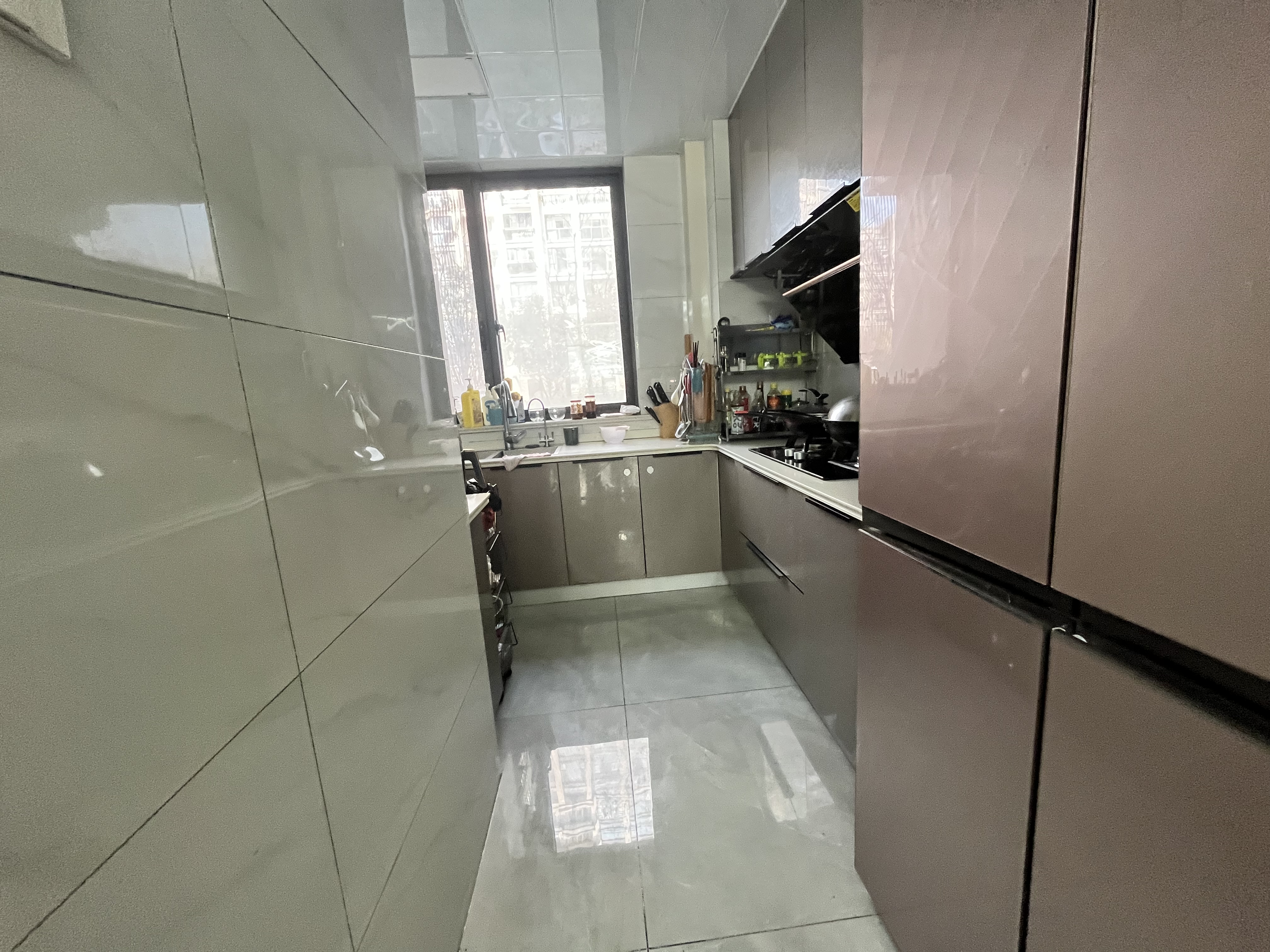 湖畔天下 3室2厅2卫 136m&sup2;