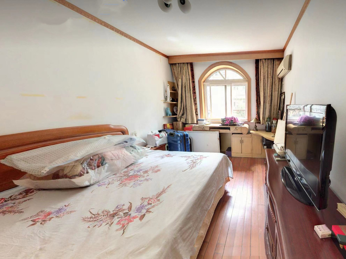 濠西园 3室2厅2卫 136.95m&sup2;