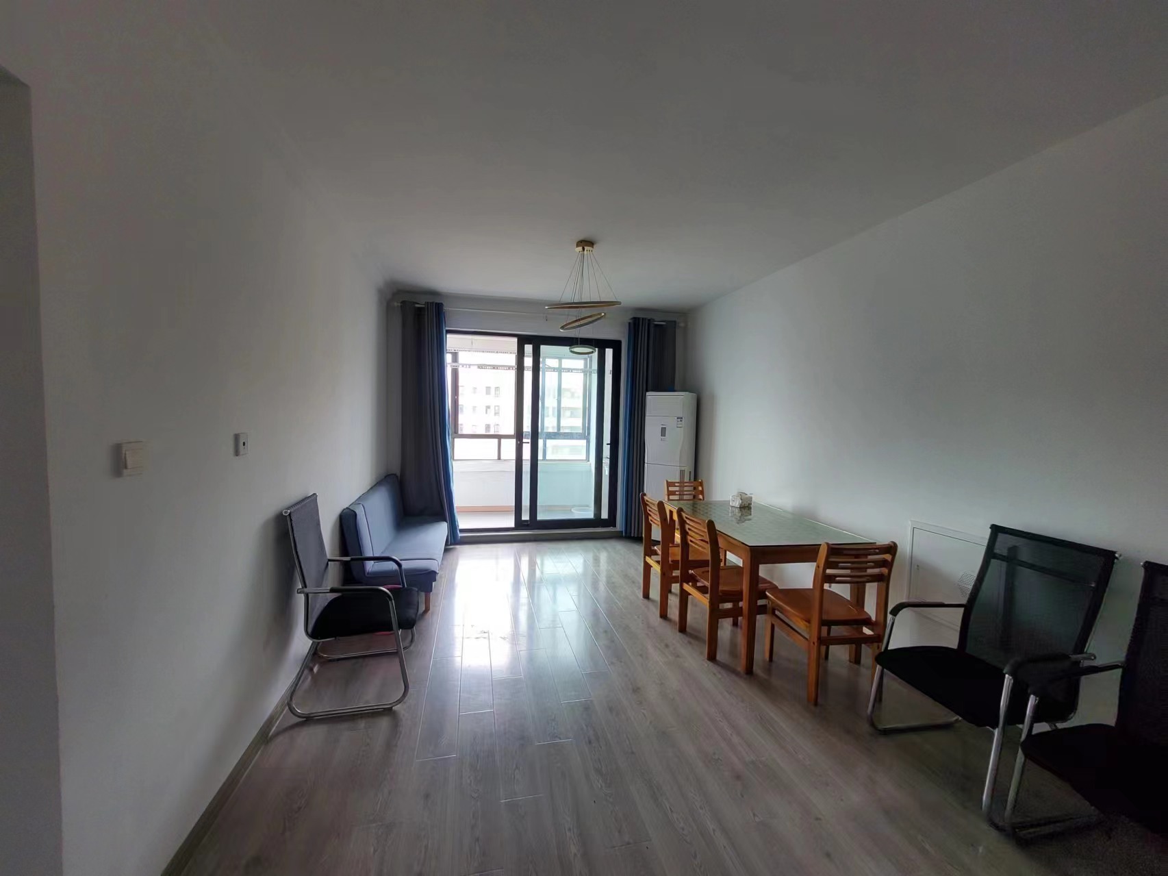 保利香槟国际 3室2厅2卫 101m²