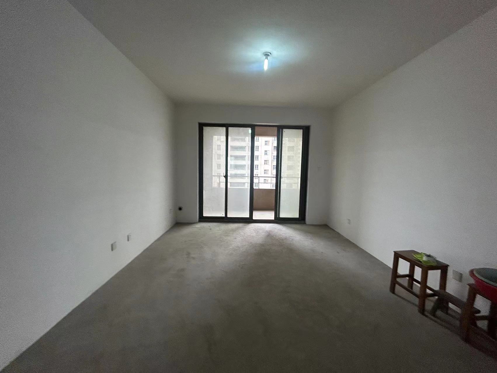 景华城 3室2厅2卫 132m&sup2;