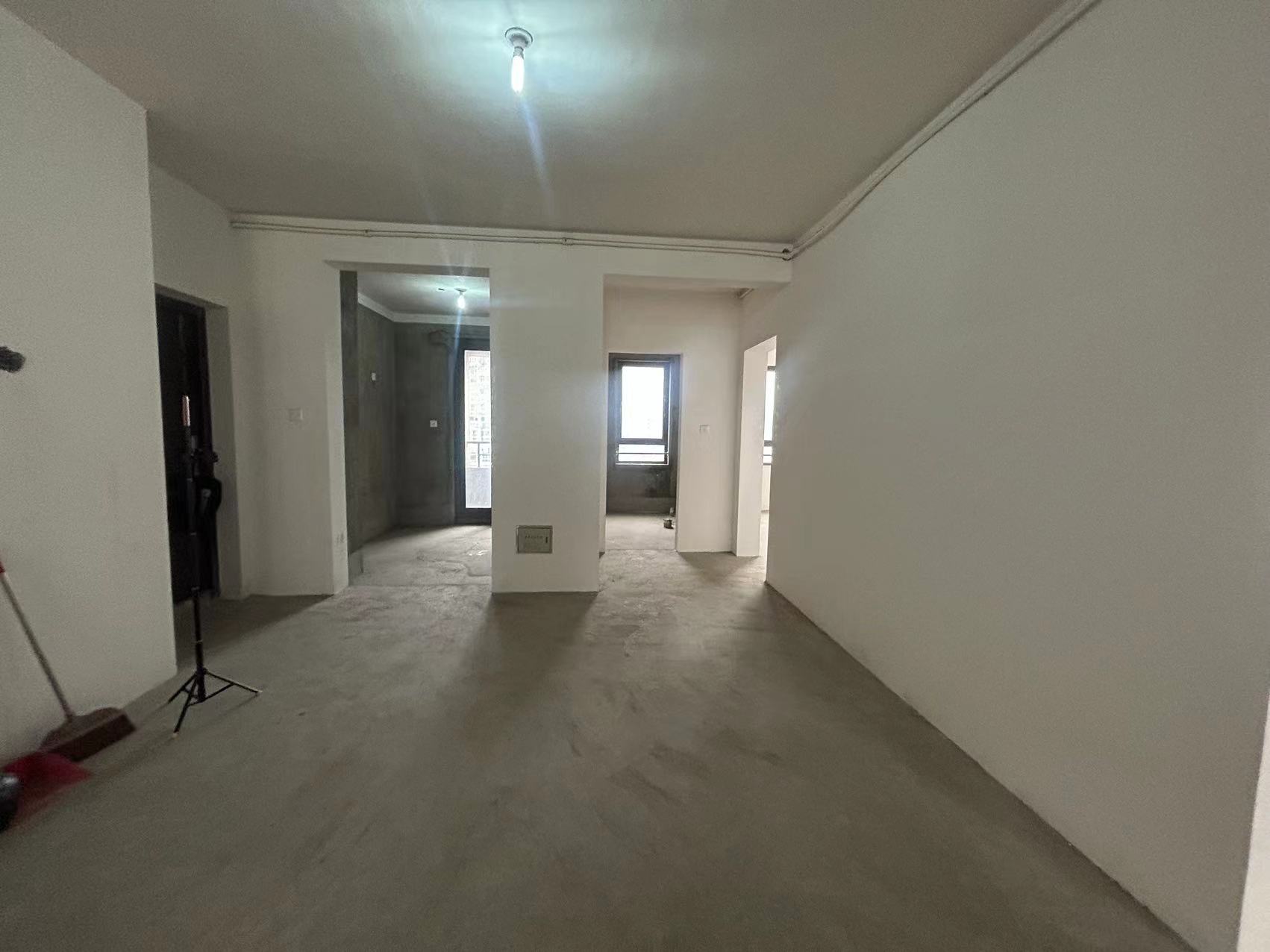 景华城 3室2厅2卫 132m²