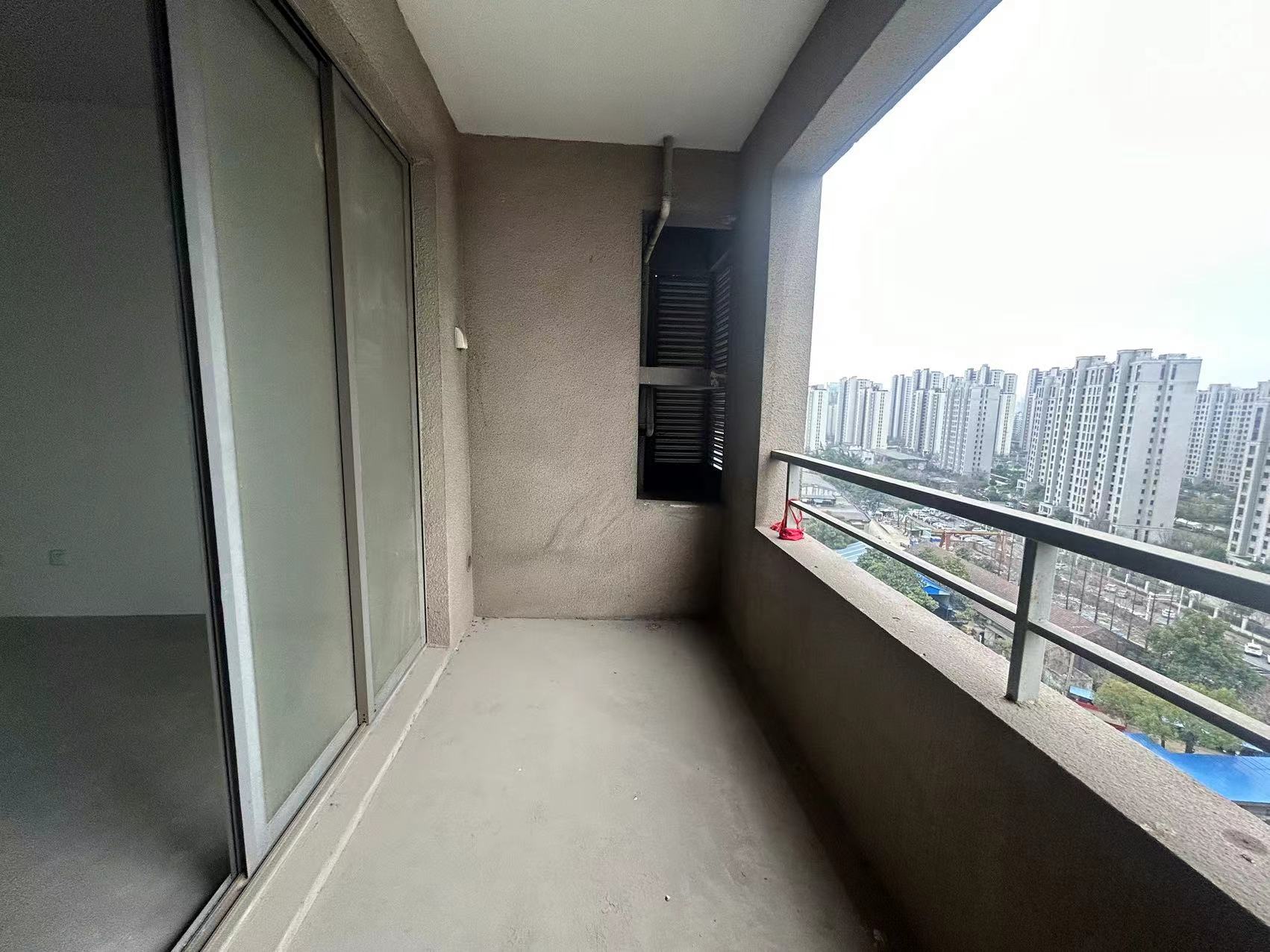 景华城 3室2厅2卫 132m&sup2;