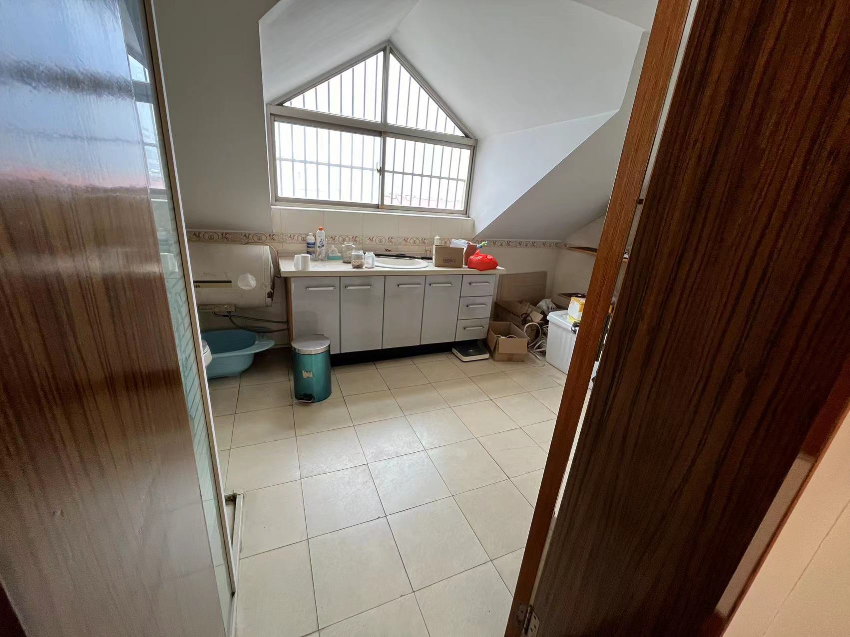 光明花苑(崇川区) 6室2厅2卫 216.00m&sup2;