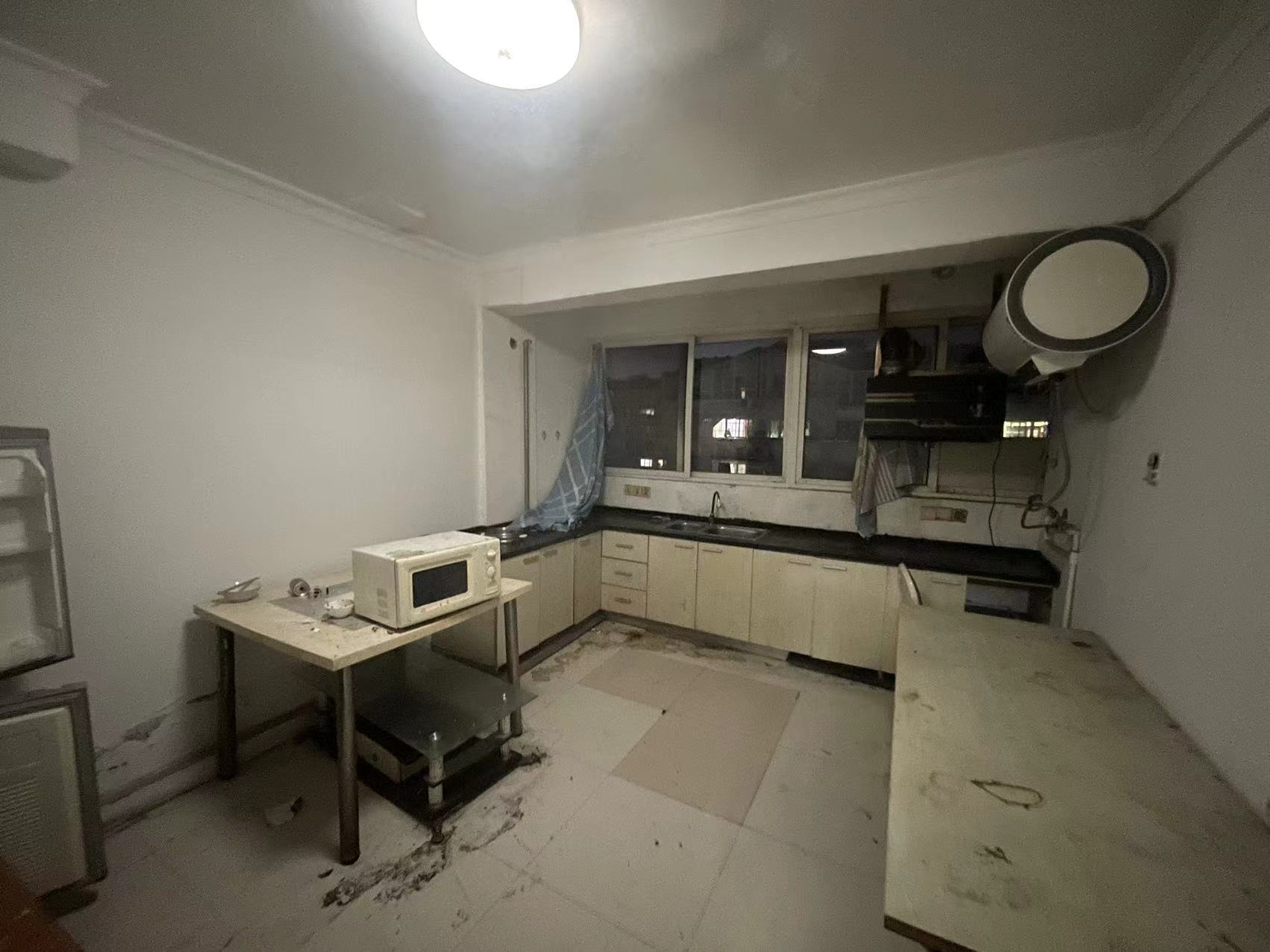 锦安花园一期 3室2厅2卫 144m&sup2;
