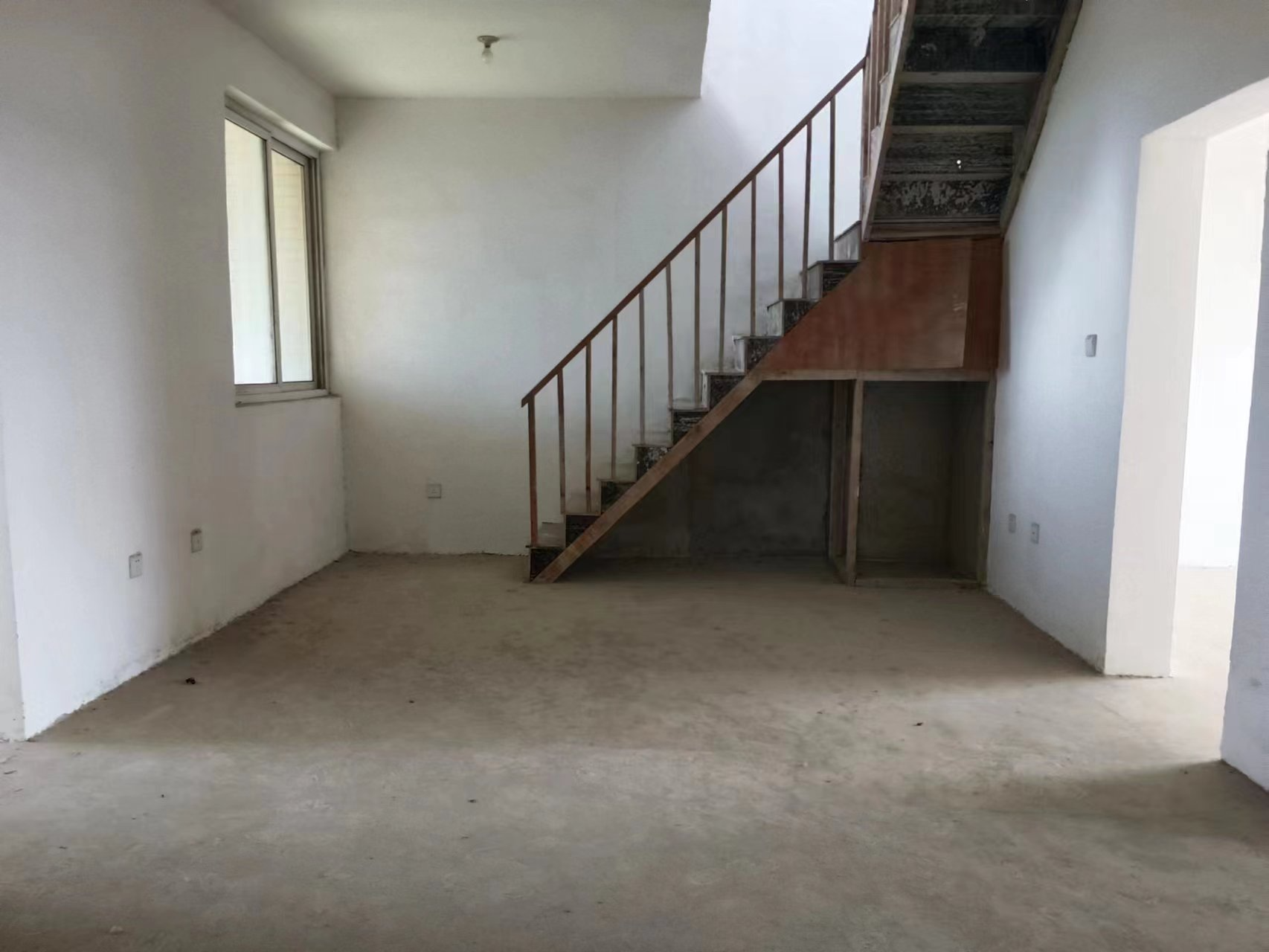 天霞苑 5室2厅2卫 133m²